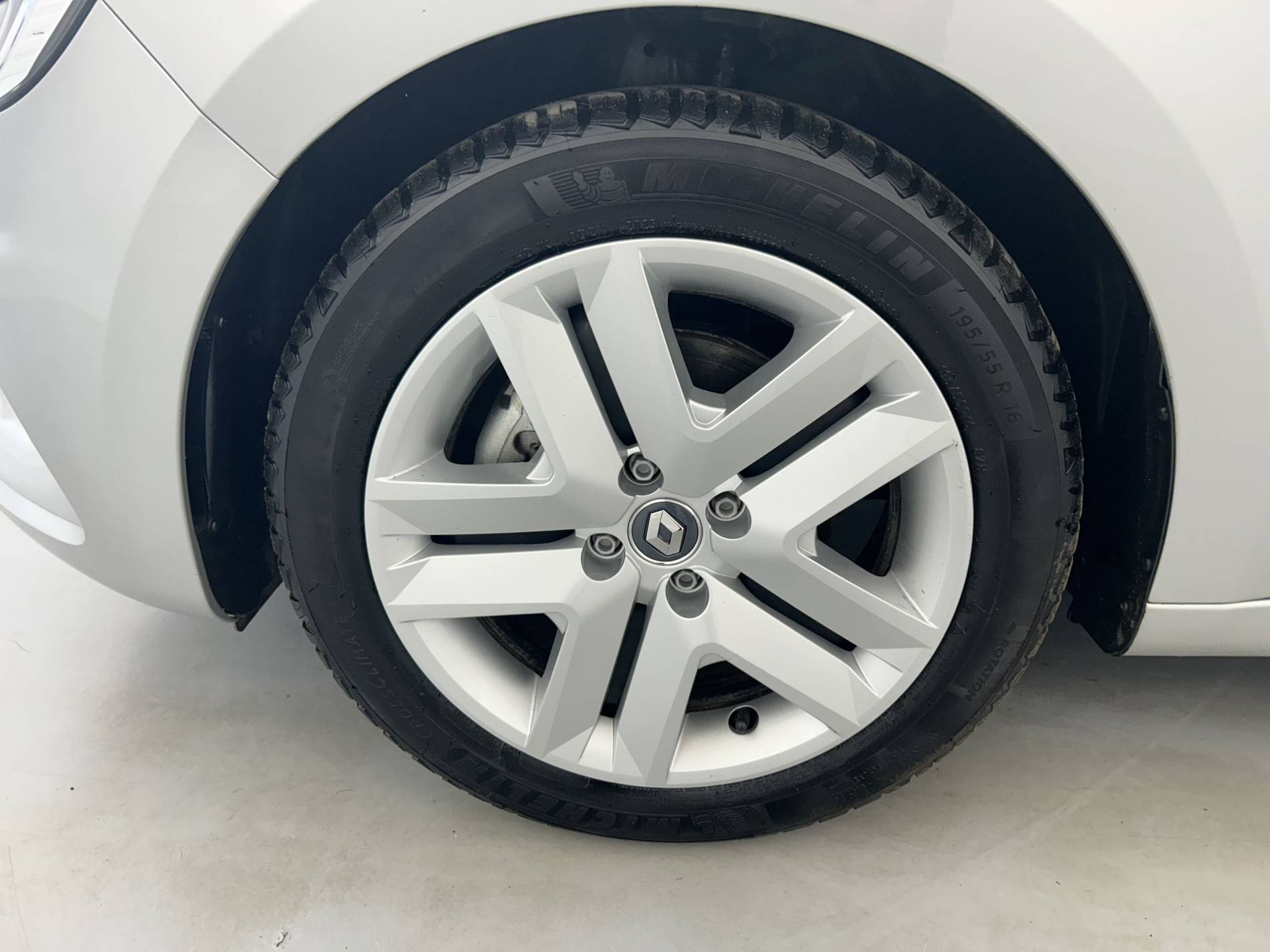 Vente en ligne Renault Clio 5 Clio E-Tech 140 - 21N au prix de 14 490 €