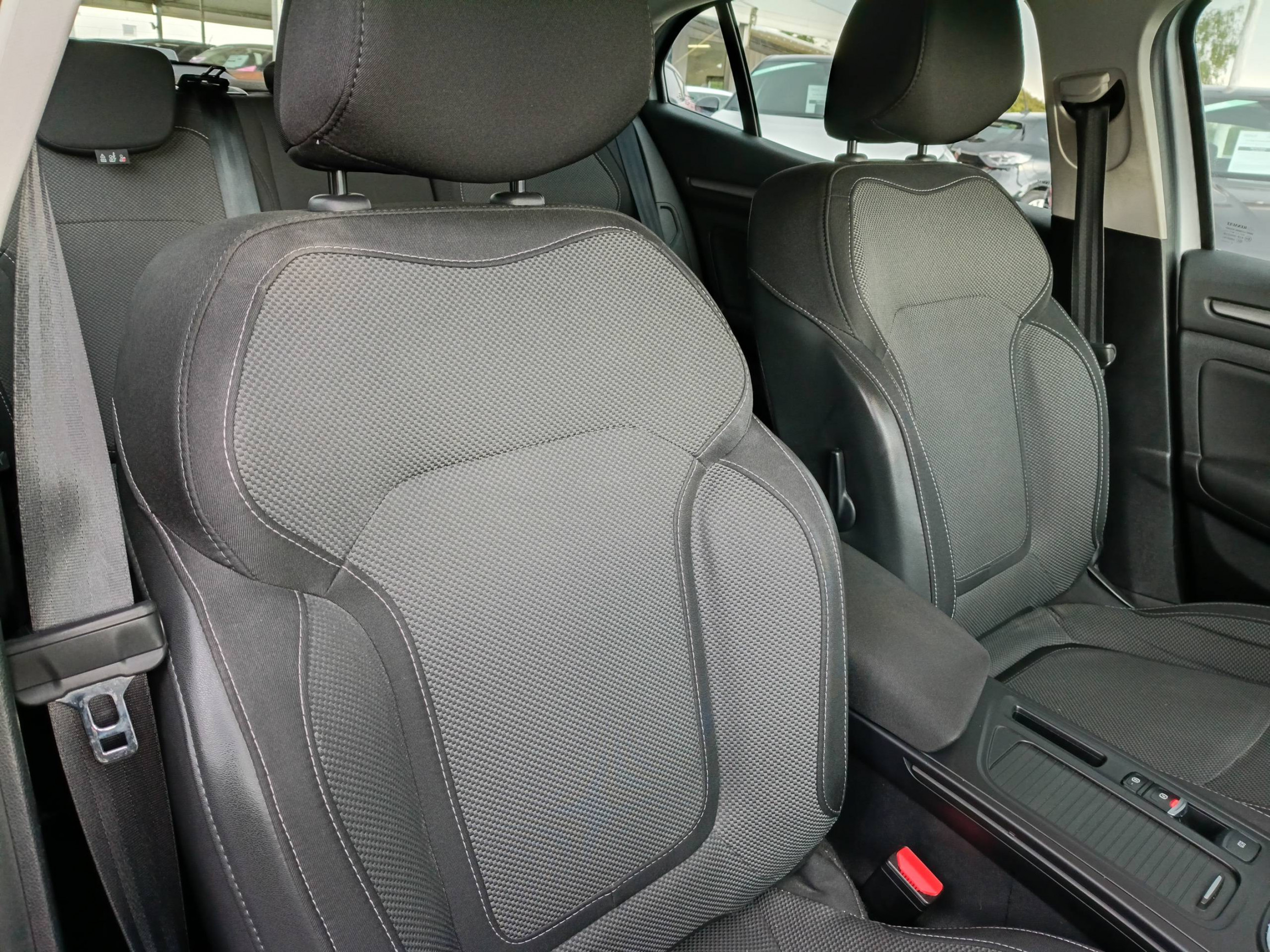 Vente en ligne Renault Megane 4  Blue dCi 115 EDC au prix de 16 990 €