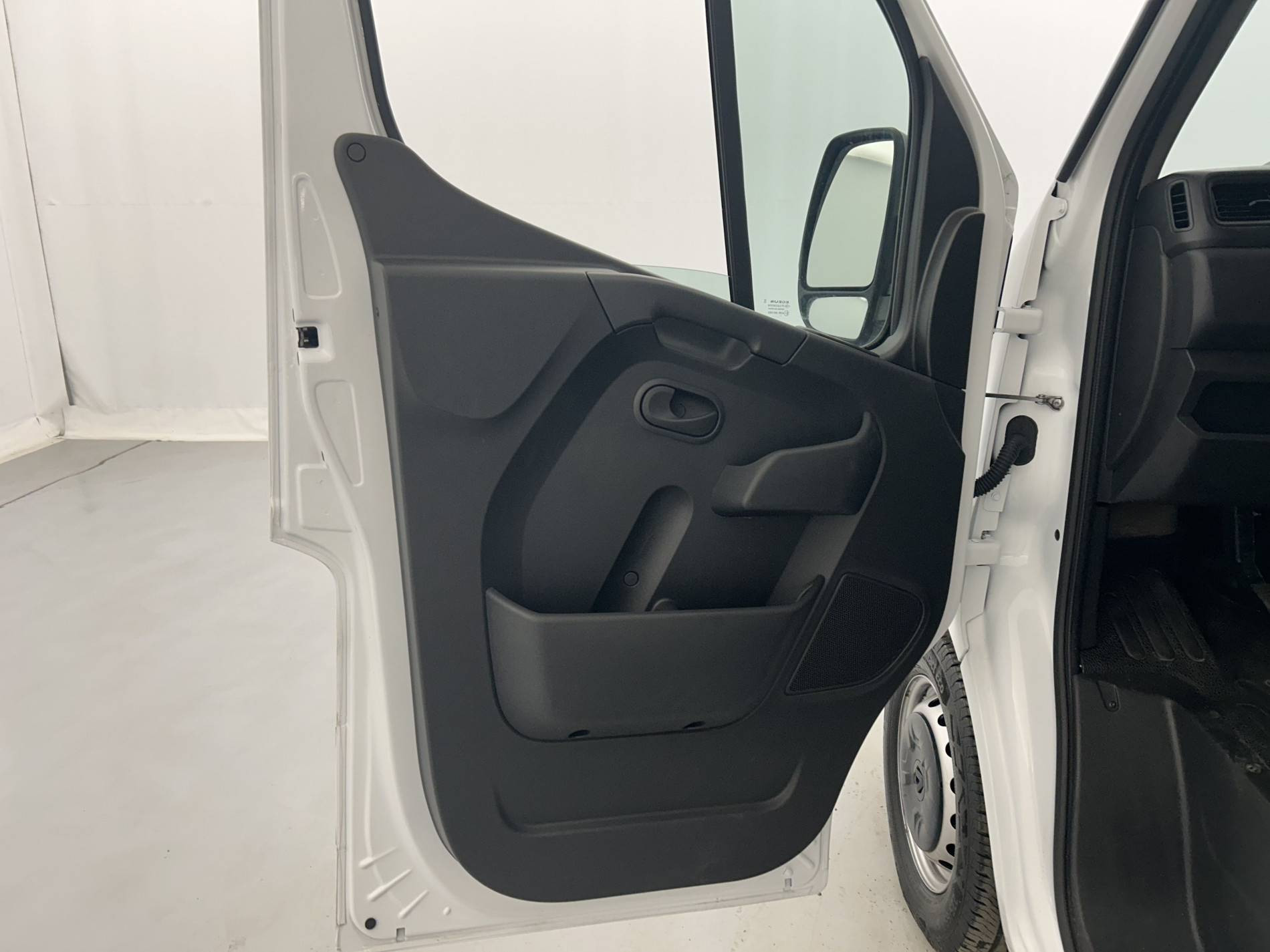 Vente en ligne Renault Master Fourgon MASTER FGN TRAC F3500 L2H2 BLUE DCI 135 au prix de 24 000 €
