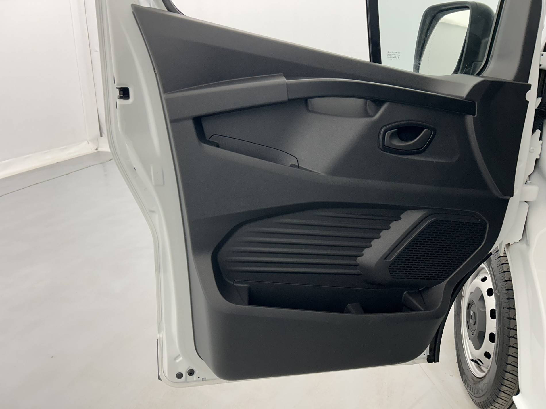 Vente en ligne Renault Trafic 3 Fourgon TRAFIC FG BLUE DCI 130 L1H1 3T GSR2 au prix de 25 390 €