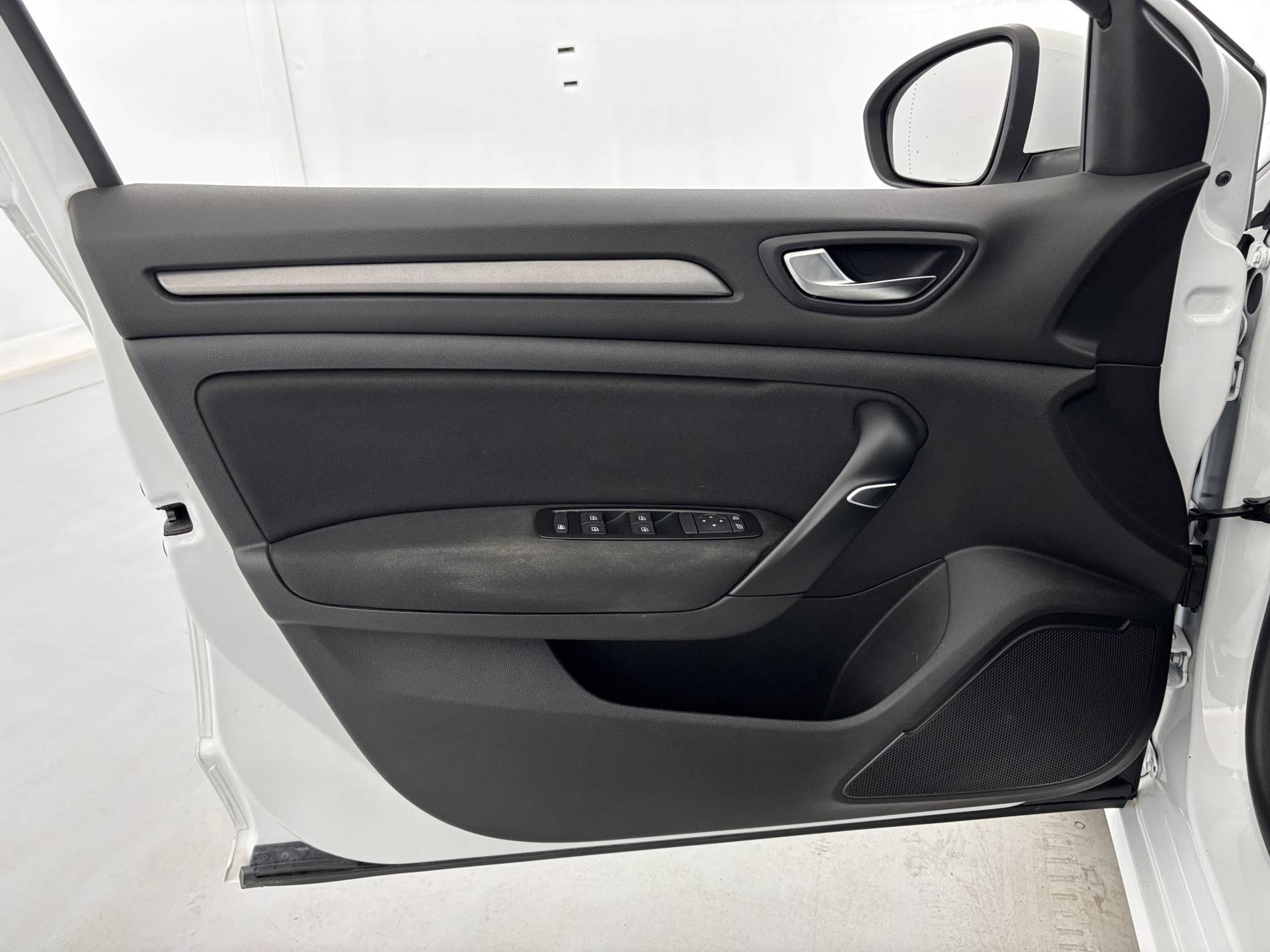 Vente en ligne Renault Megane 4  BLUE DCI 115 au prix de 14 990 €
