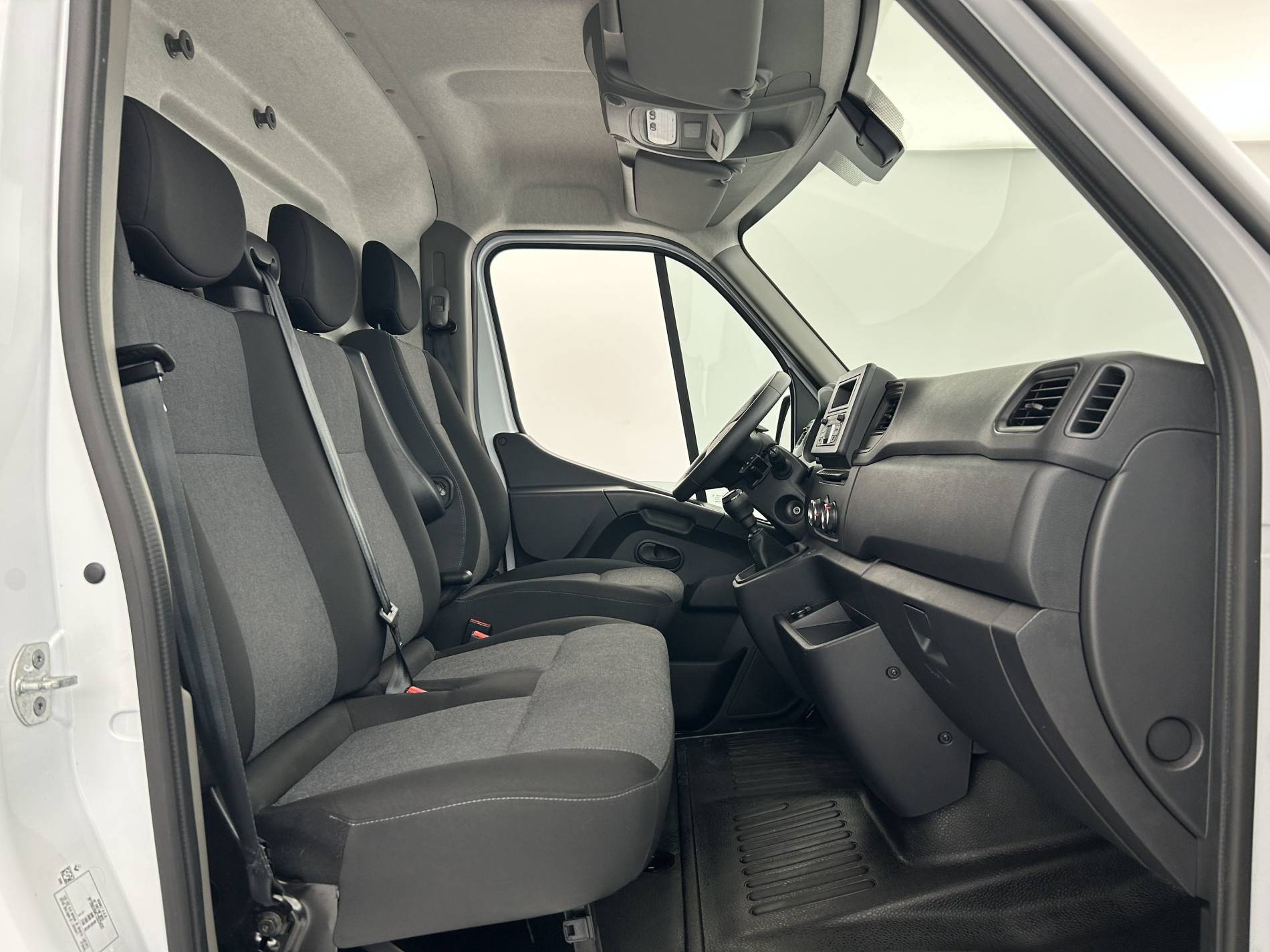 Vente en ligne Renault Master Fourgon MASTER FGN TRAC F3500 L3H3 BLUE DCI 135 au prix de 27 490 €