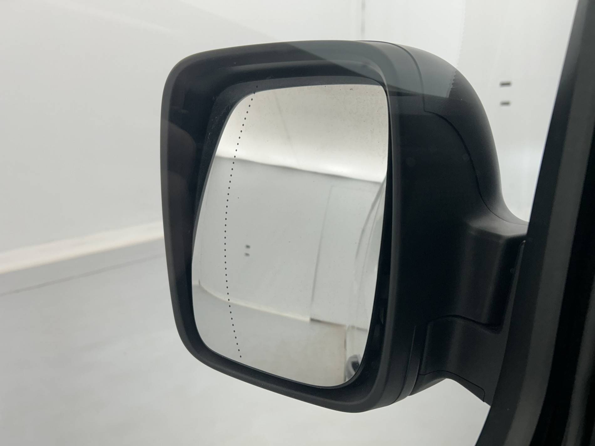 Vente en ligne Renault Trafic 3 Fourgon TRAFIC FGN L2H1 3000 KG BLUE DCI 130 au prix de 23 890 €