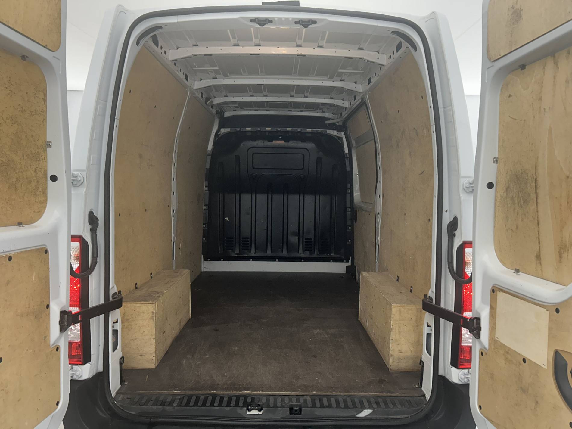 Vente en ligne Renault Master Fourgon MASTER FGN TRAC F3500 L2H2 BLUE DCI 135 au prix de 23 990 €