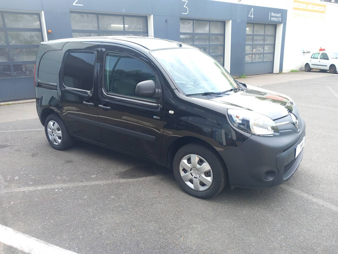 Vente en ligne Renault Kangoo Electrique KANGOO Z.E. ACHAT INTEGRAL au prix de 9 990 €