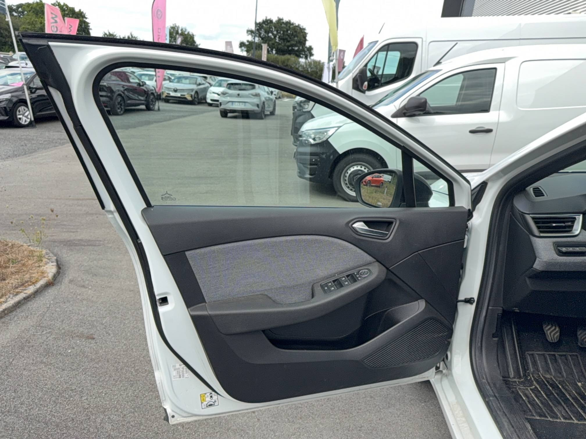 Vente en ligne Renault Clio 5 Clio TCe 90 au prix de 16 390 €