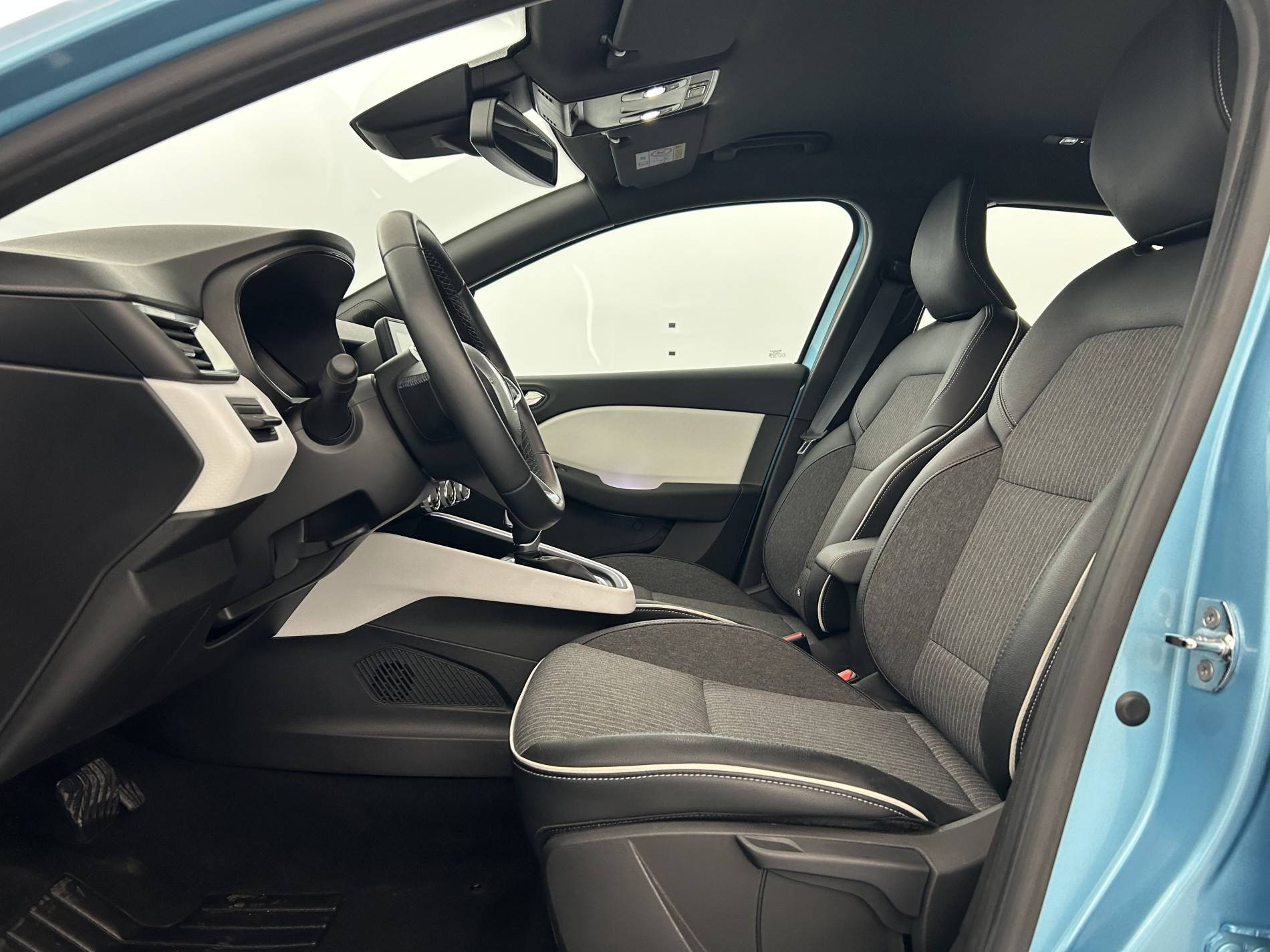 Vente en ligne Renault Clio 5 Clio E-Tech 140 - 21N au prix de 18 499 €