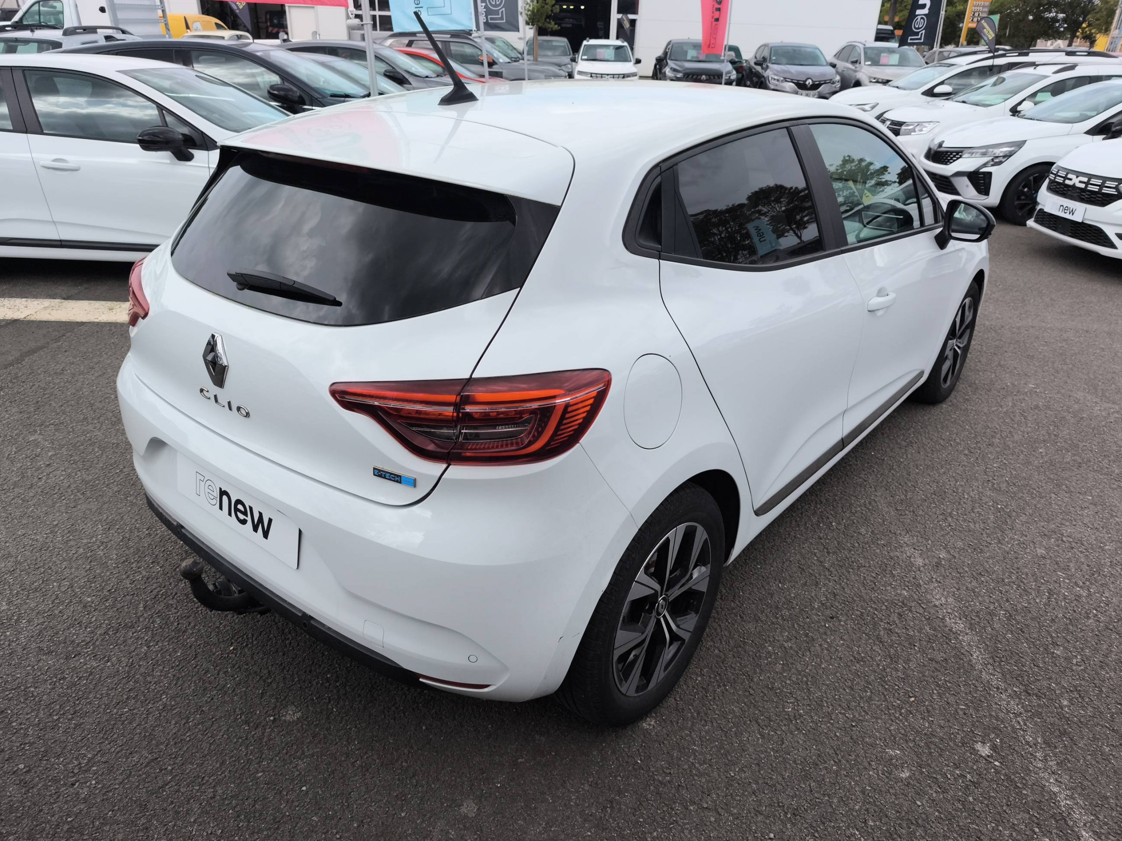 Vente en ligne Renault Clio 5 Clio E-Tech full hybrid 145 au prix de 16 990 €