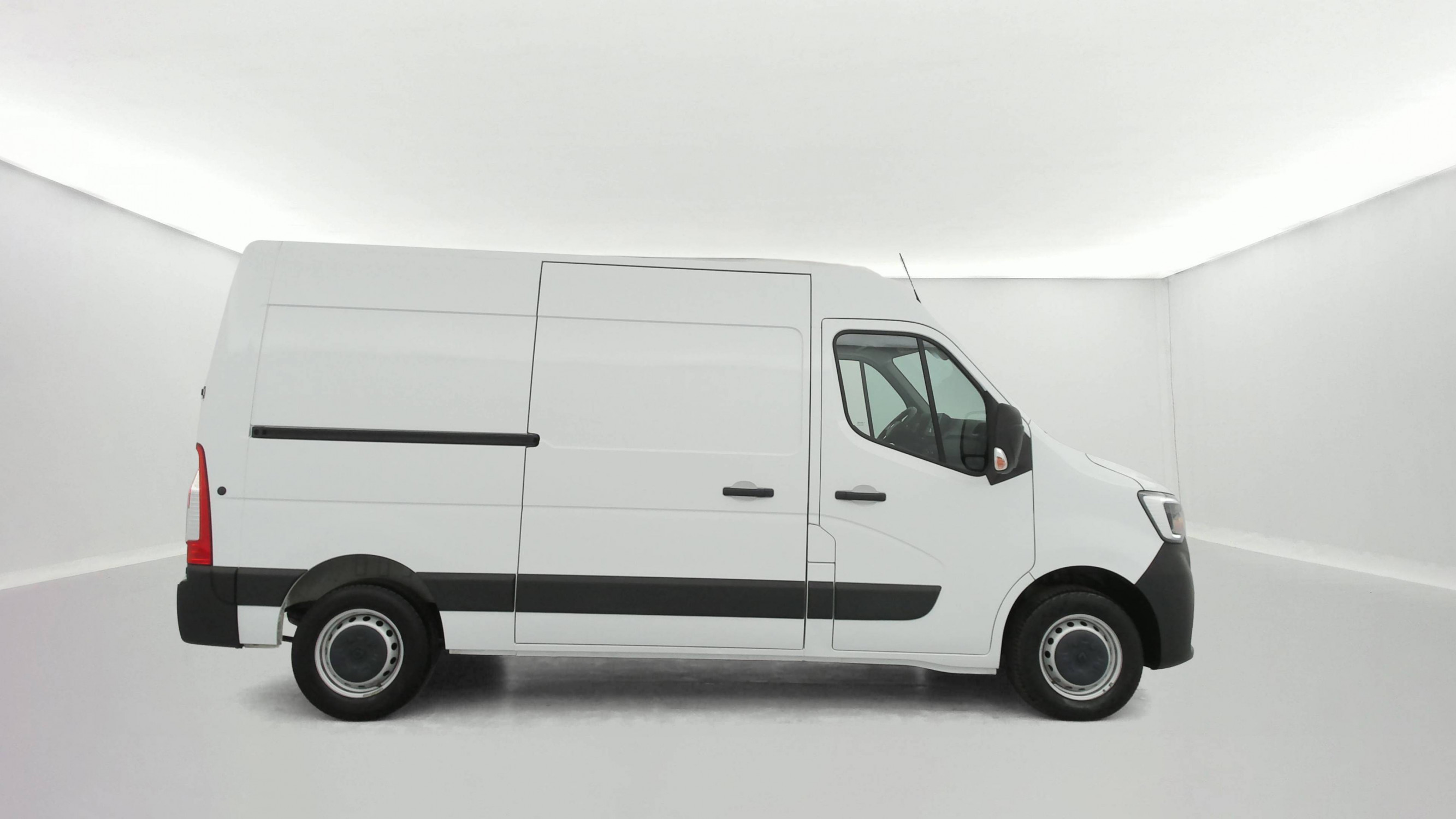 Vente en ligne Renault Master Fourgon MASTER FGN TRAC F3500 L2H2 BLUE DCI 135 au prix de 23 790 €