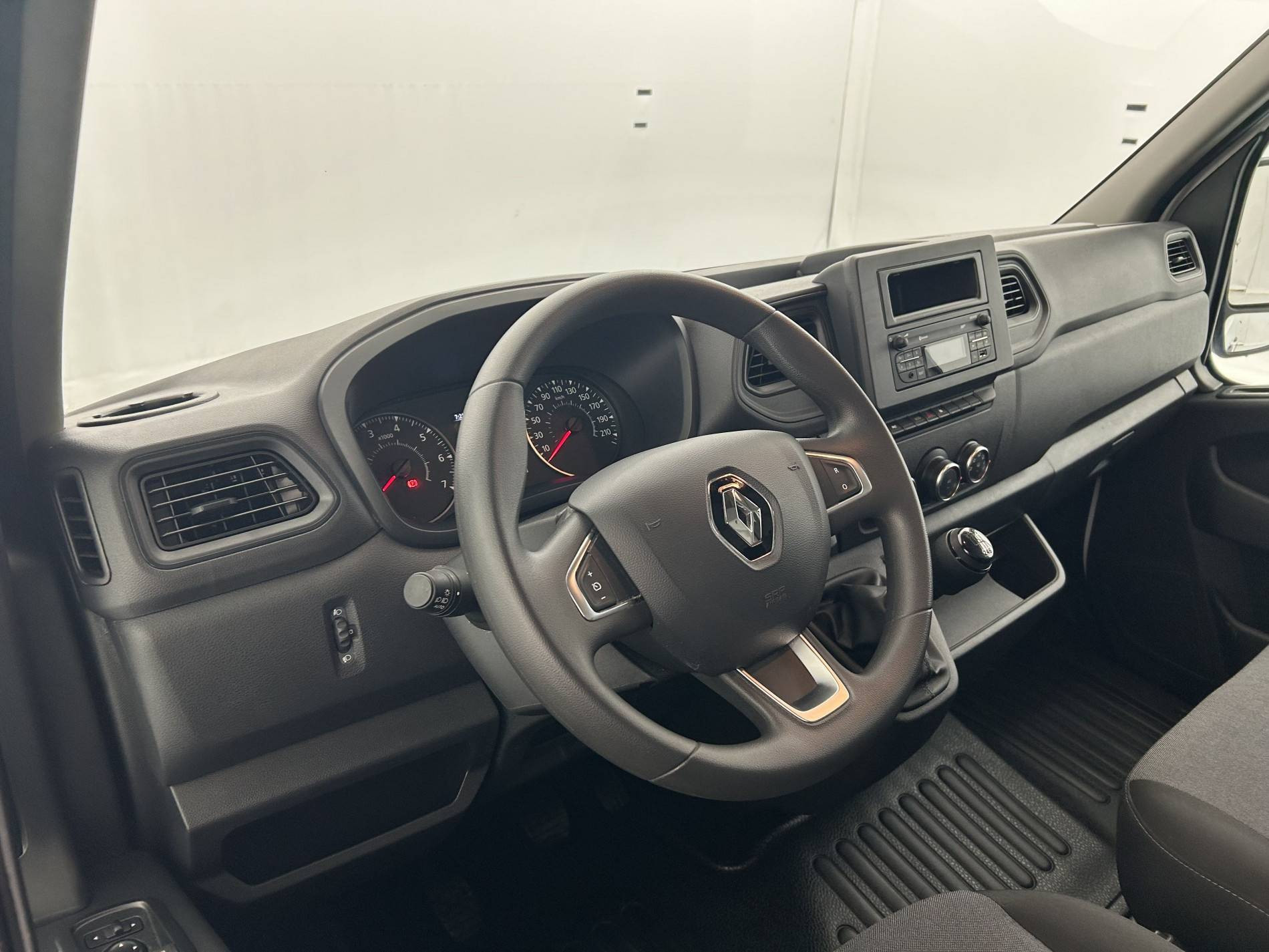 Vente en ligne Renault Master Fourgon MASTER FGN TRAC F3500 L2H2 BLUE DCI 135 au prix de 27 990 €