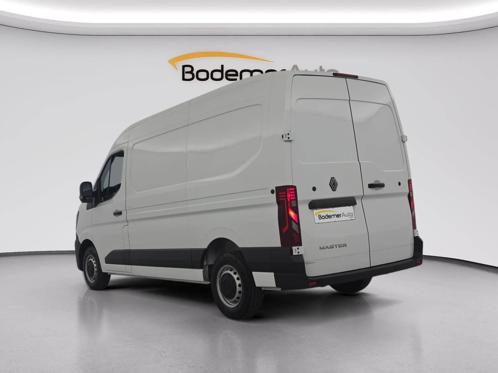 Vente en ligne Renault Master Fourgon MASTER FG BLUE DCI 130 L2H2 3T5 TR au prix de 28 490 €