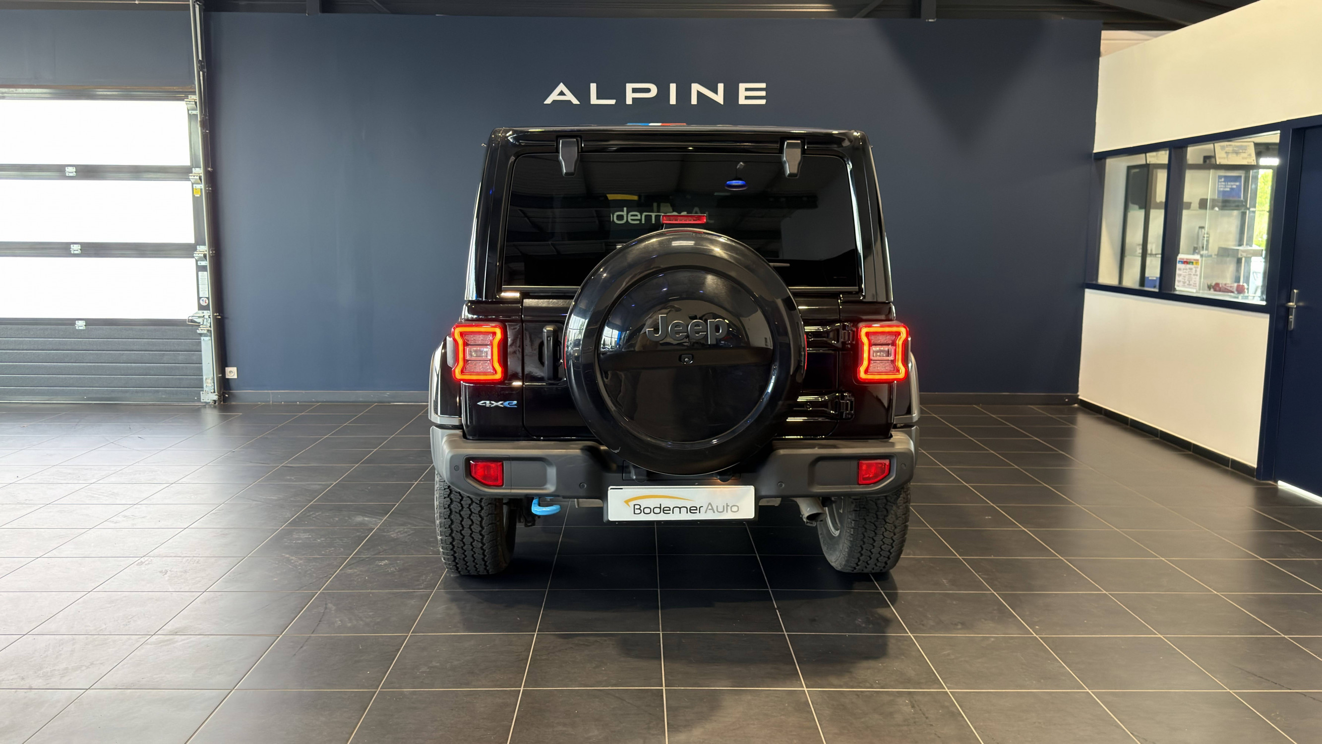 Vente en ligne Jeep Wrangler  Unlimited 4xe 2.0 l T 380 ch PHEV 4x4 BVA8 au prix de 52 990 €