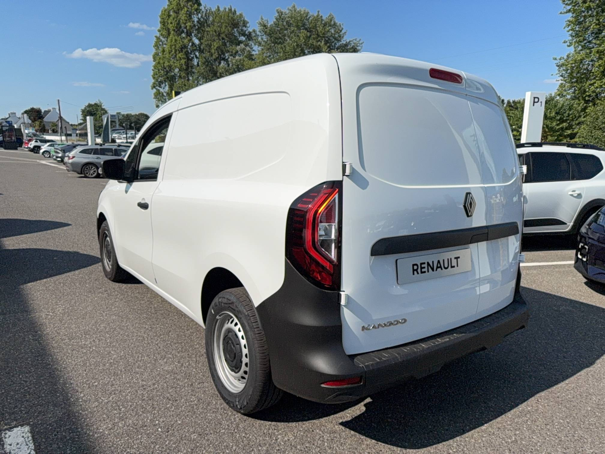 Vente en ligne Renault Kangoo Van  TOLE L1 BLUE DCI 95 AUTO au prix de 33 240 €