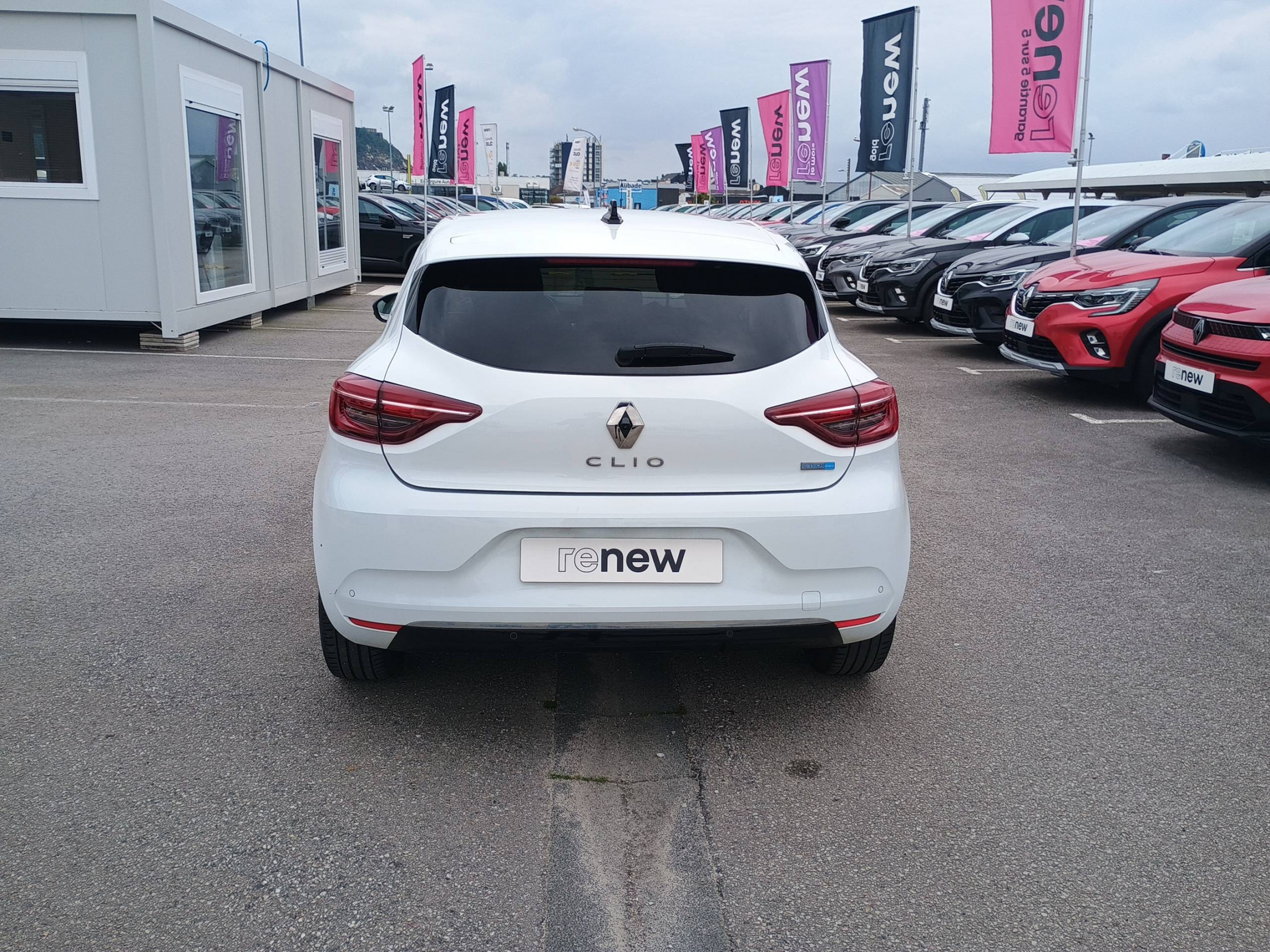Vente en ligne Renault Clio 5 Clio E-Tech full hybrid 145 au prix de 16 990 €