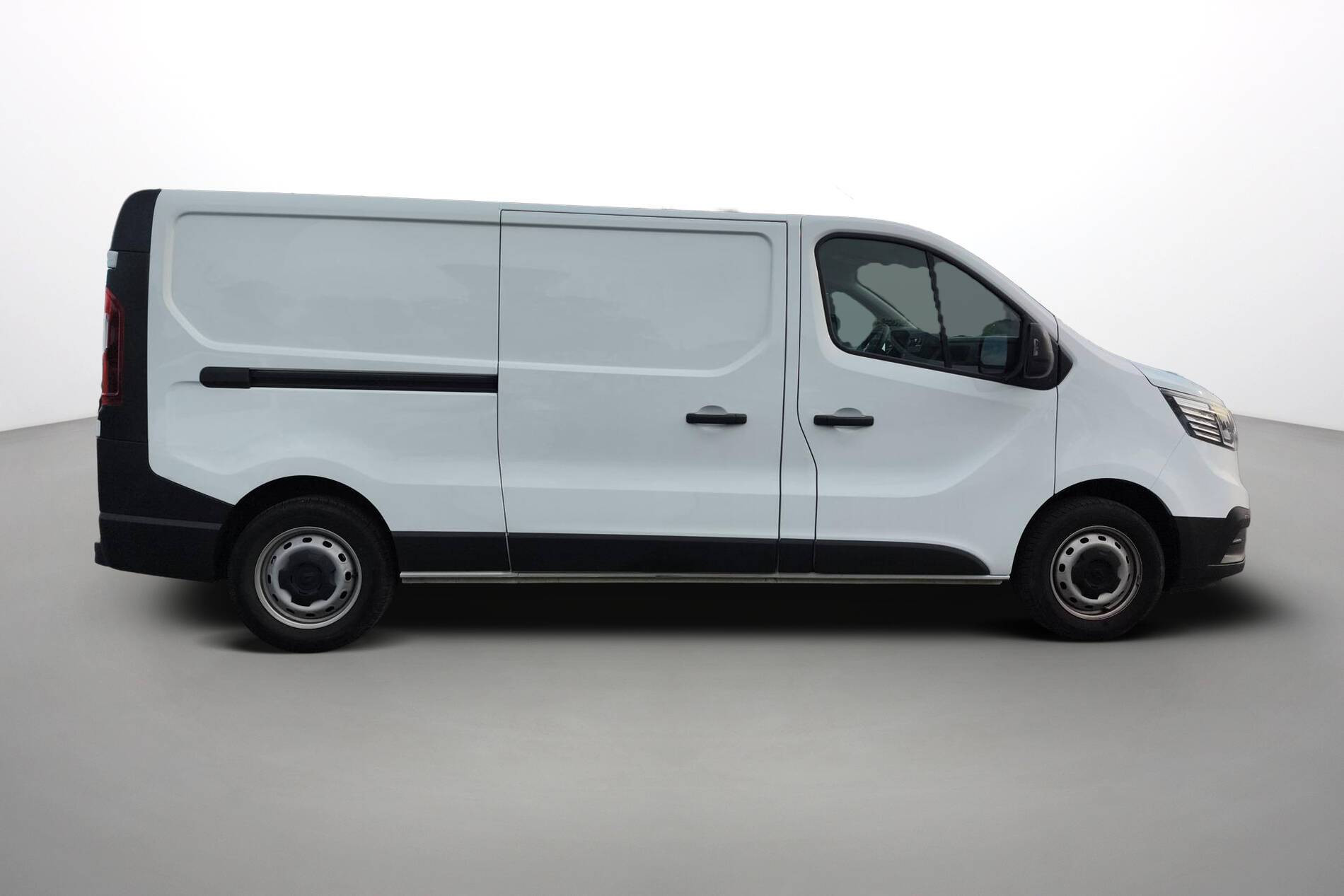 Vente en ligne Renault Trafic 3 Fourgon TRAFIC FGN L2H1 3000 KG BLUE DCI 130 au prix de 23 990 €