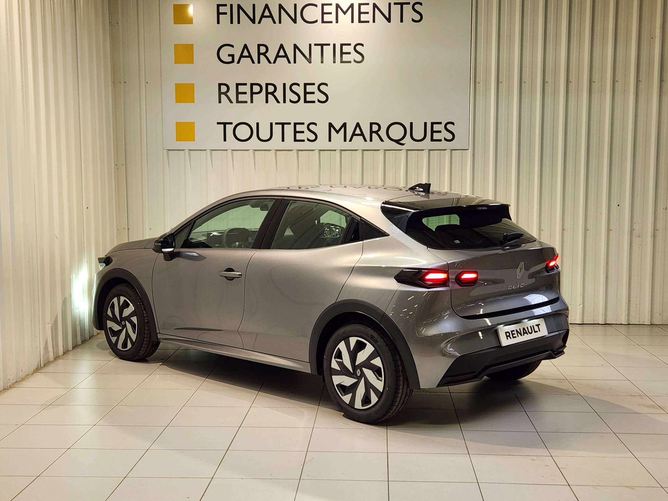 Vente en ligne Renault Clio 6 Clio TCe 115 ch au prix de 19 690 €