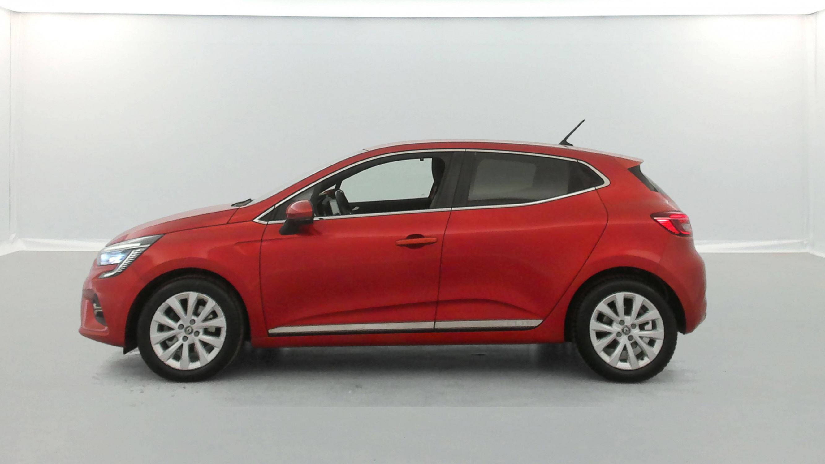 Vente en ligne Renault Clio 5 Clio Blue dCi 115 au prix de 13 790 €