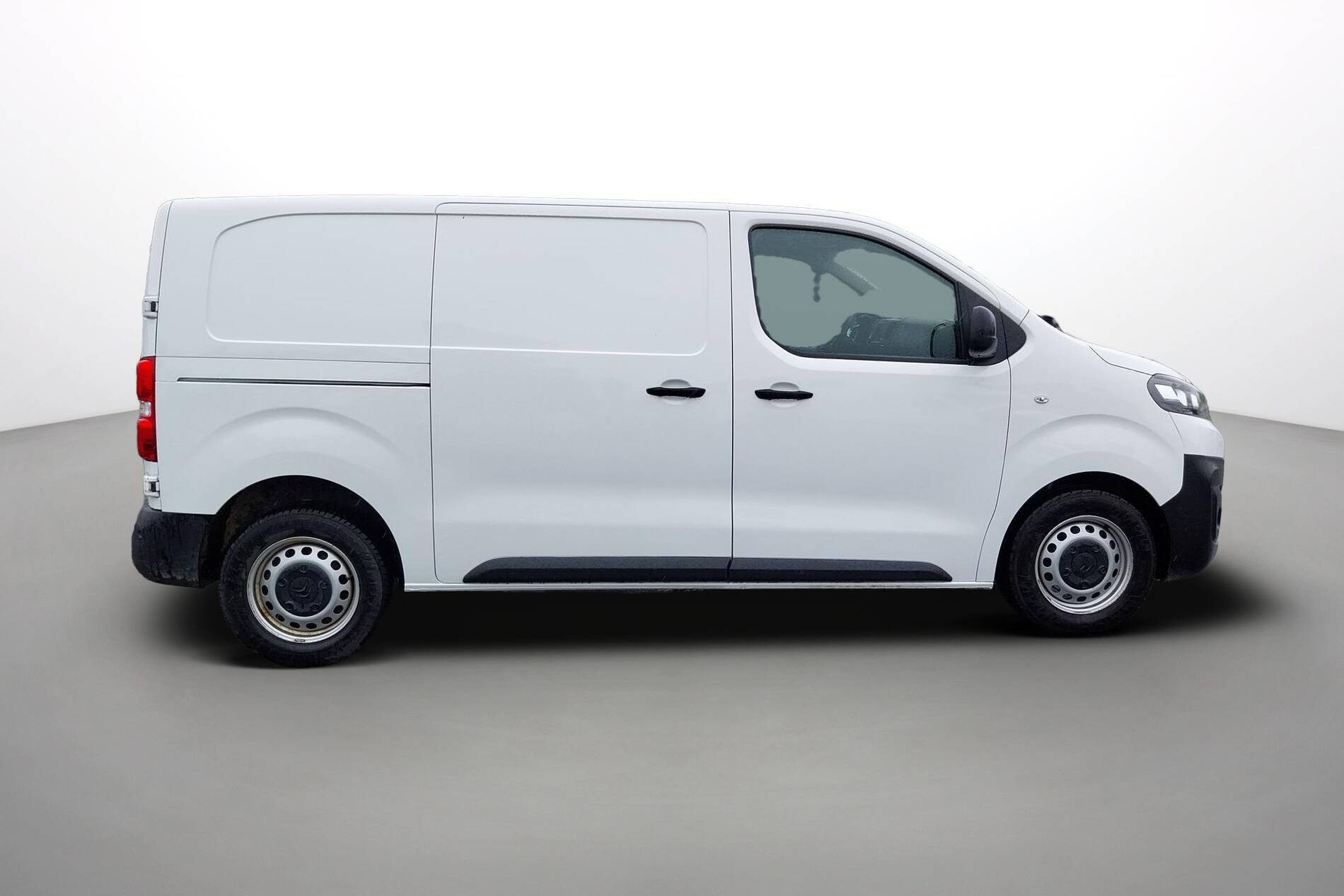 Vente en ligne Citroën Jumper Fourgon JUMPY FGN M BLUEHDI 120 S&S BVM6 au prix de 19 490 €