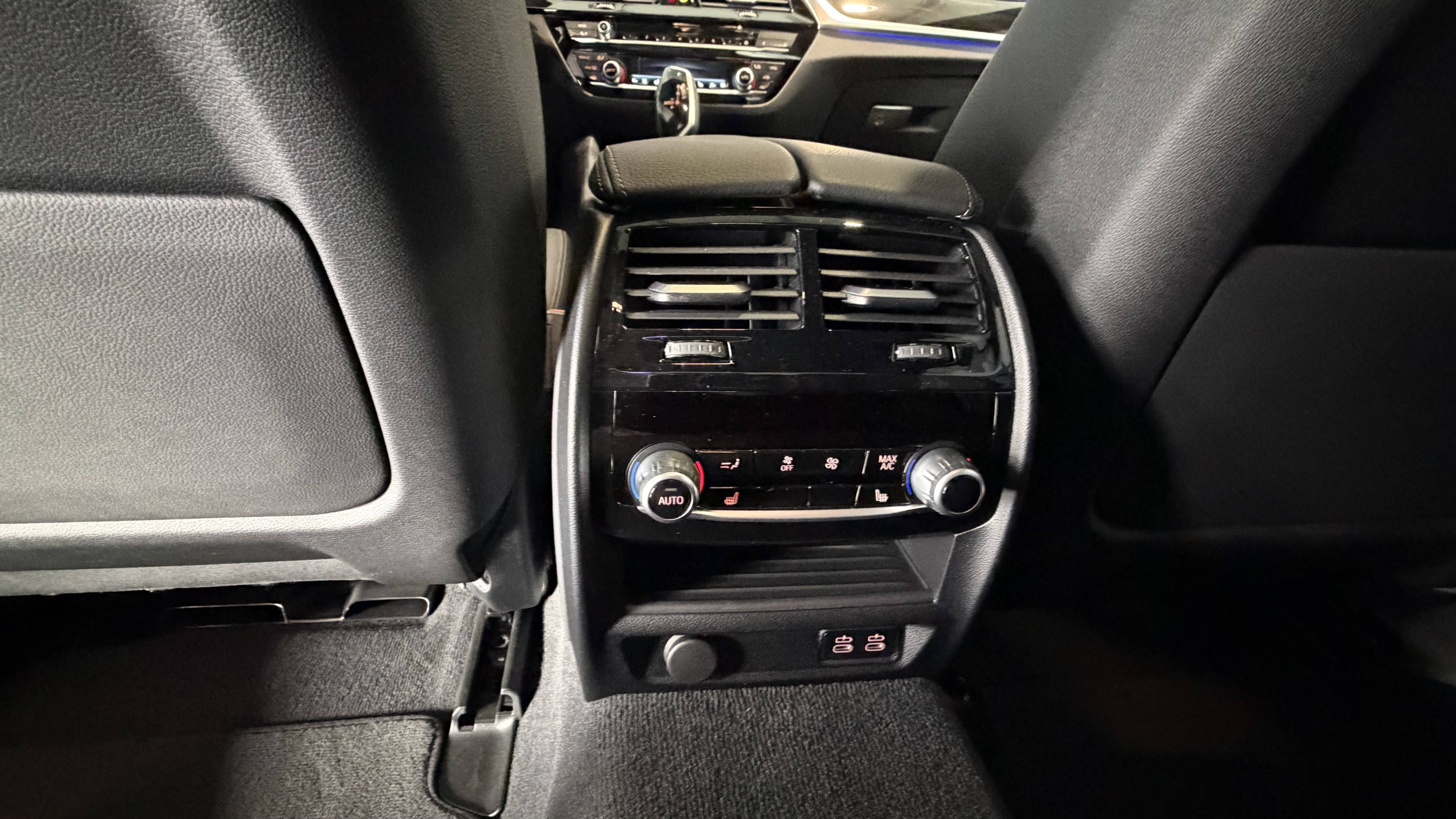 Vente en ligne Bmw Série 5 540d TwinPower Turbo xDrive 340 ch BVA8 au prix de 51 990 €