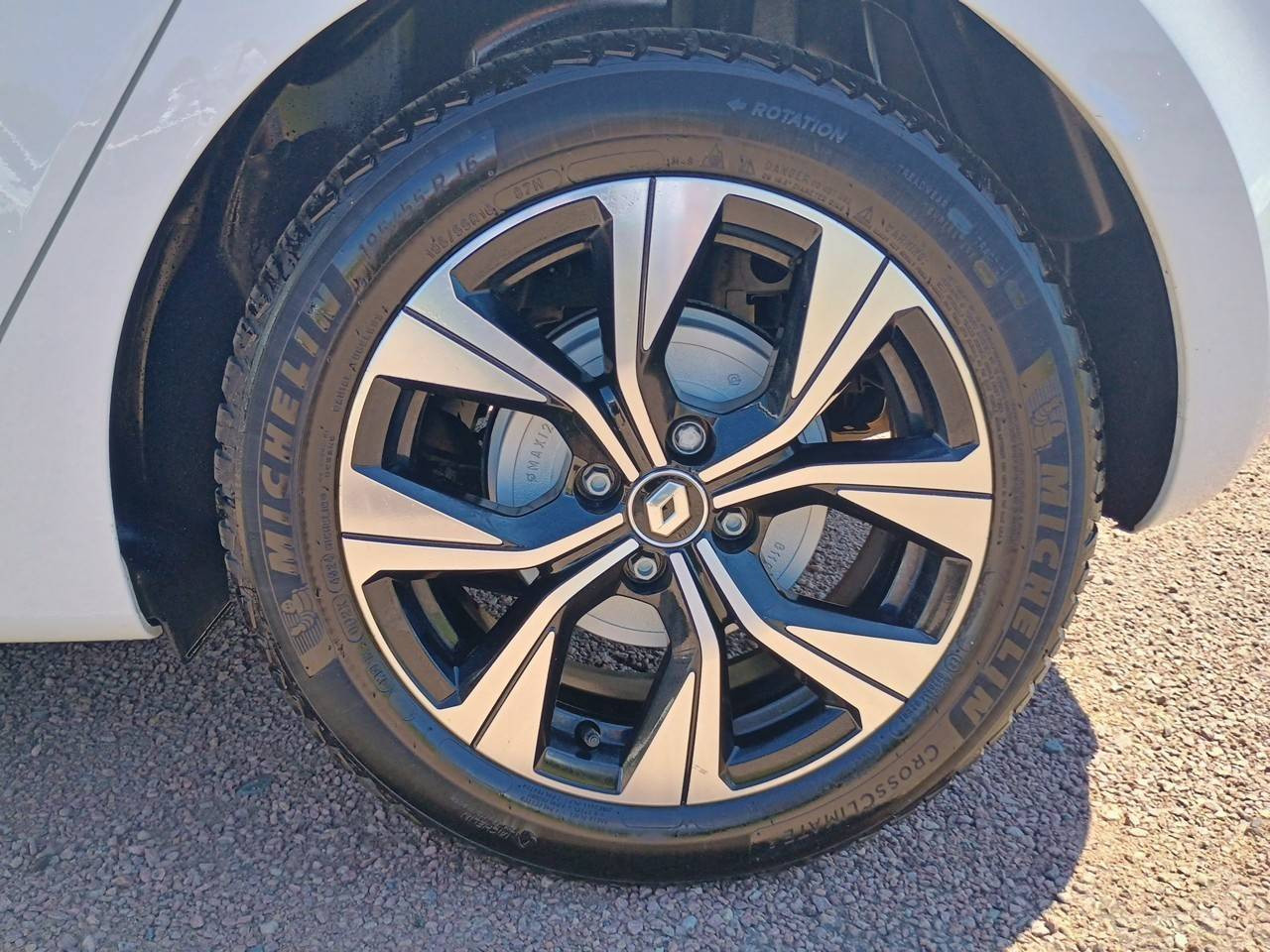 Vente en ligne Renault Clio 5 Clio E-Tech 140 - 21N au prix de 16 490 €