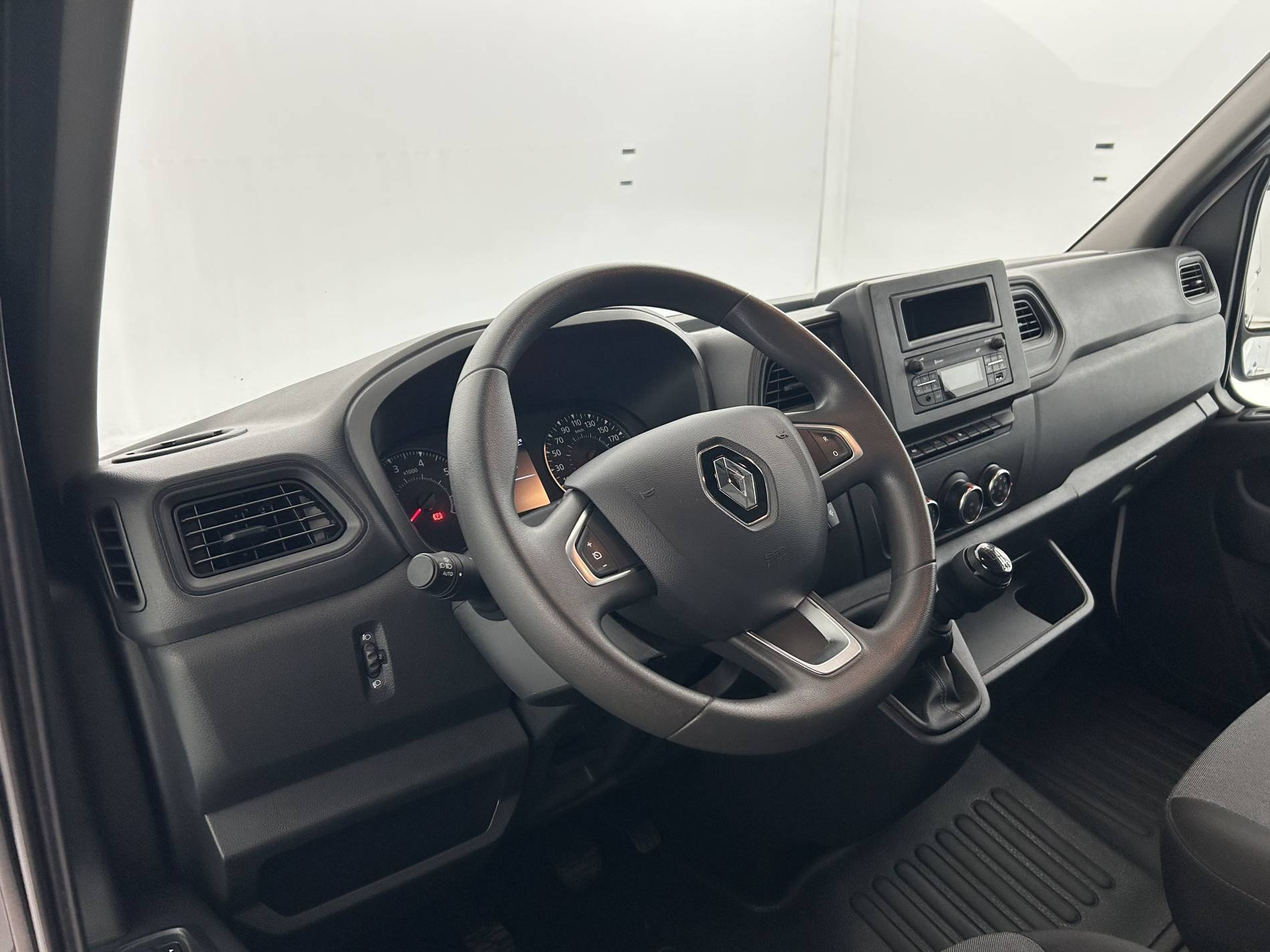 Vente en ligne Renault Master Fourgon MASTER FGN TRAC F3500 L2H2 BLUE DCI 135 au prix de 23 880 €