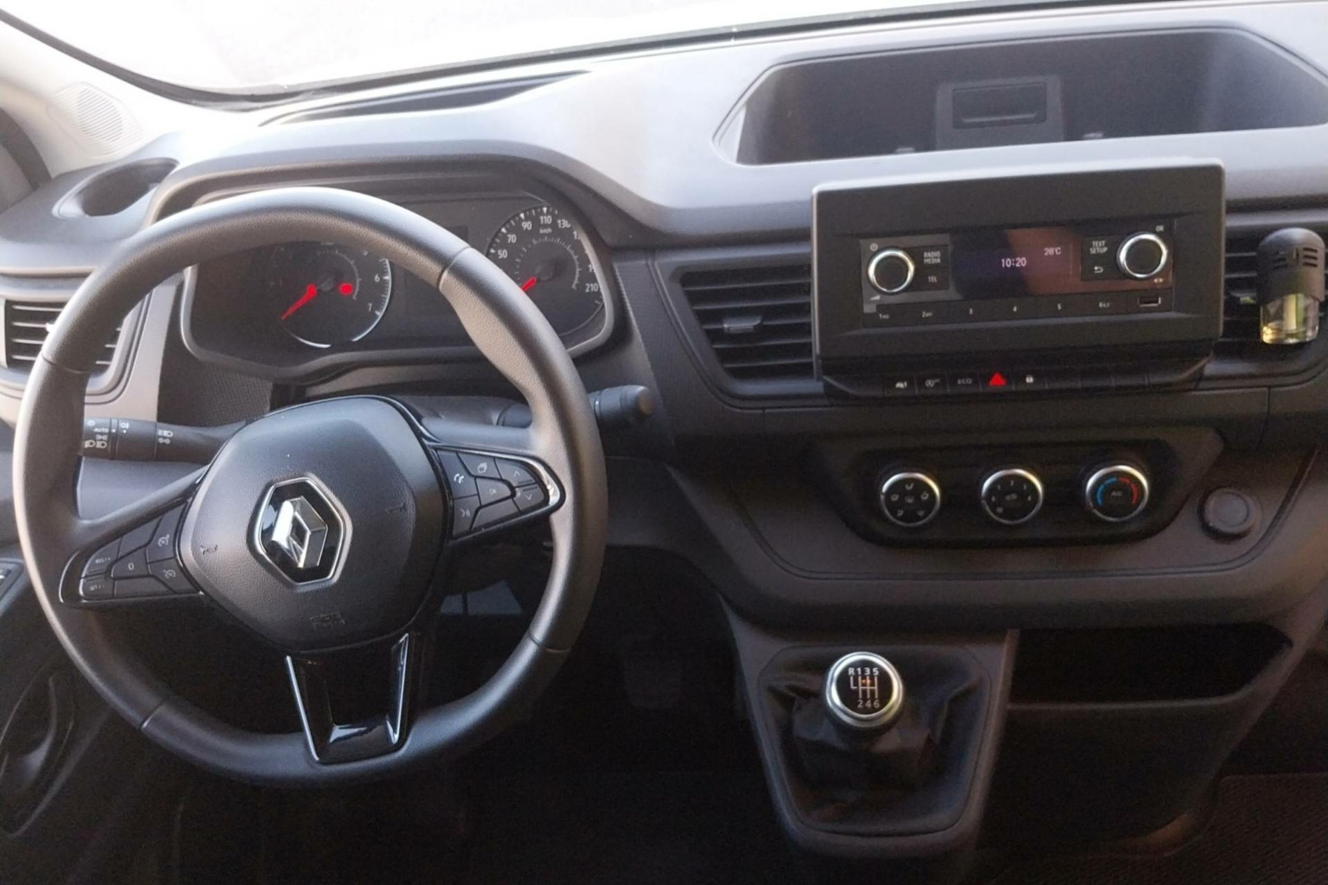Vente en ligne Renault Trafic 3 Fourgon TRAFIC FG BLUE DCI 130 L1H1 3T GSR2 au prix de 22 990 €
