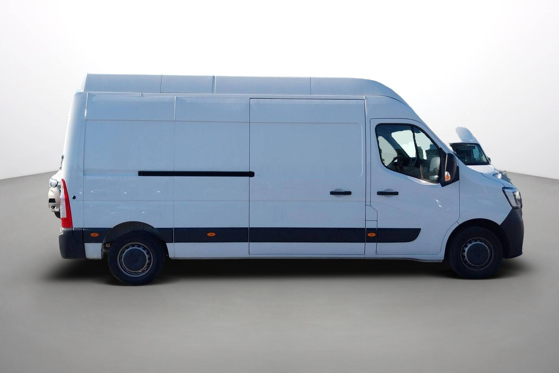 Vente en ligne Renault Master Fourgon MASTER FGN TRAC F3500 L3H3 BLUE DCI 135 au prix de 29 990 €