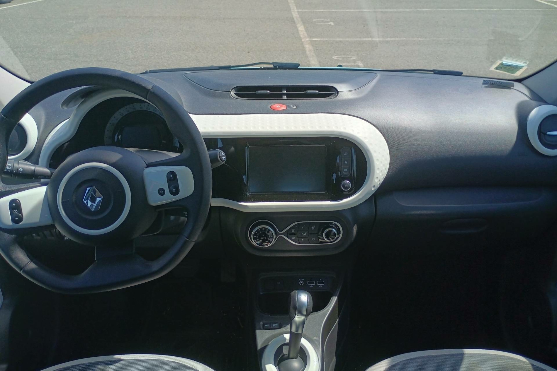 Vente en ligne Renault Twingo Electrique Twingo III E-Tech au prix de 11 990 €