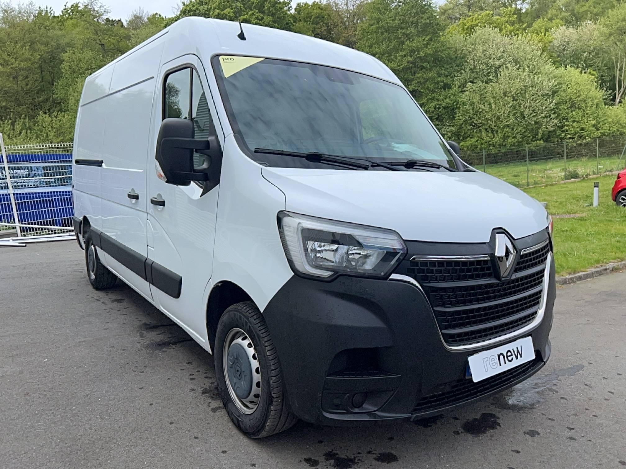 Vente en ligne Renault Master Fourgon MASTER FGN TRAC F3500 L2H2 BLUE DCI 135 au prix de 22 990 €