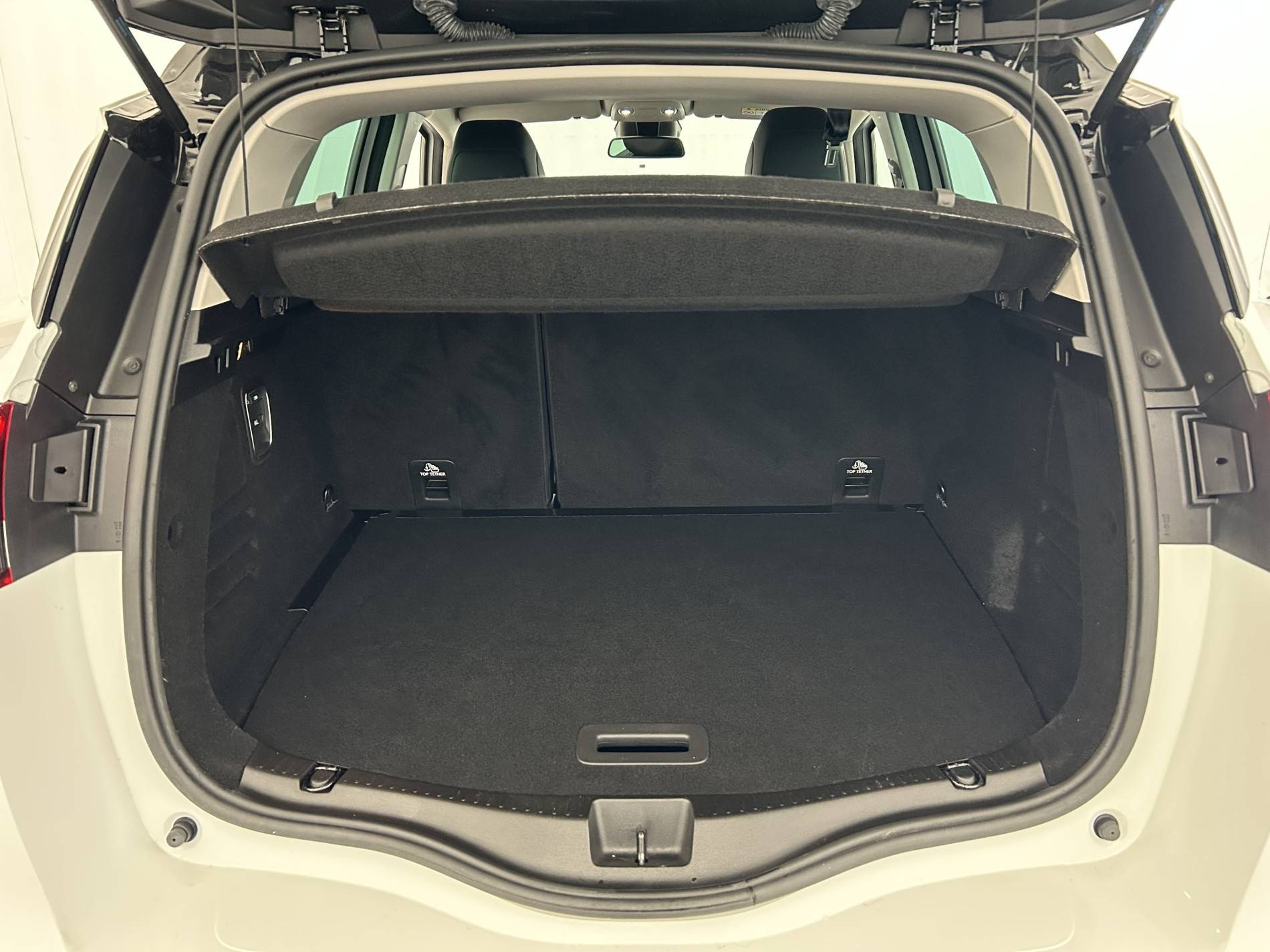 Vente en ligne Renault Scenic 4 Scenic TCe 140 Energy EDC au prix de 18 790 €