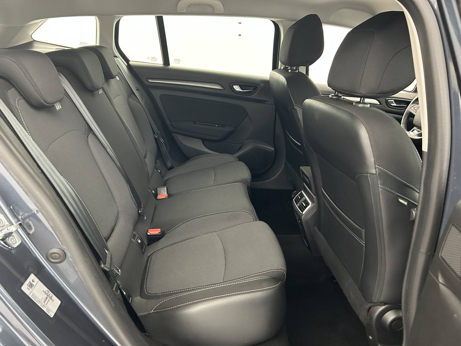 Vente en ligne Renault Megane 4 Estate  TCe 140 au prix de 15 490 €