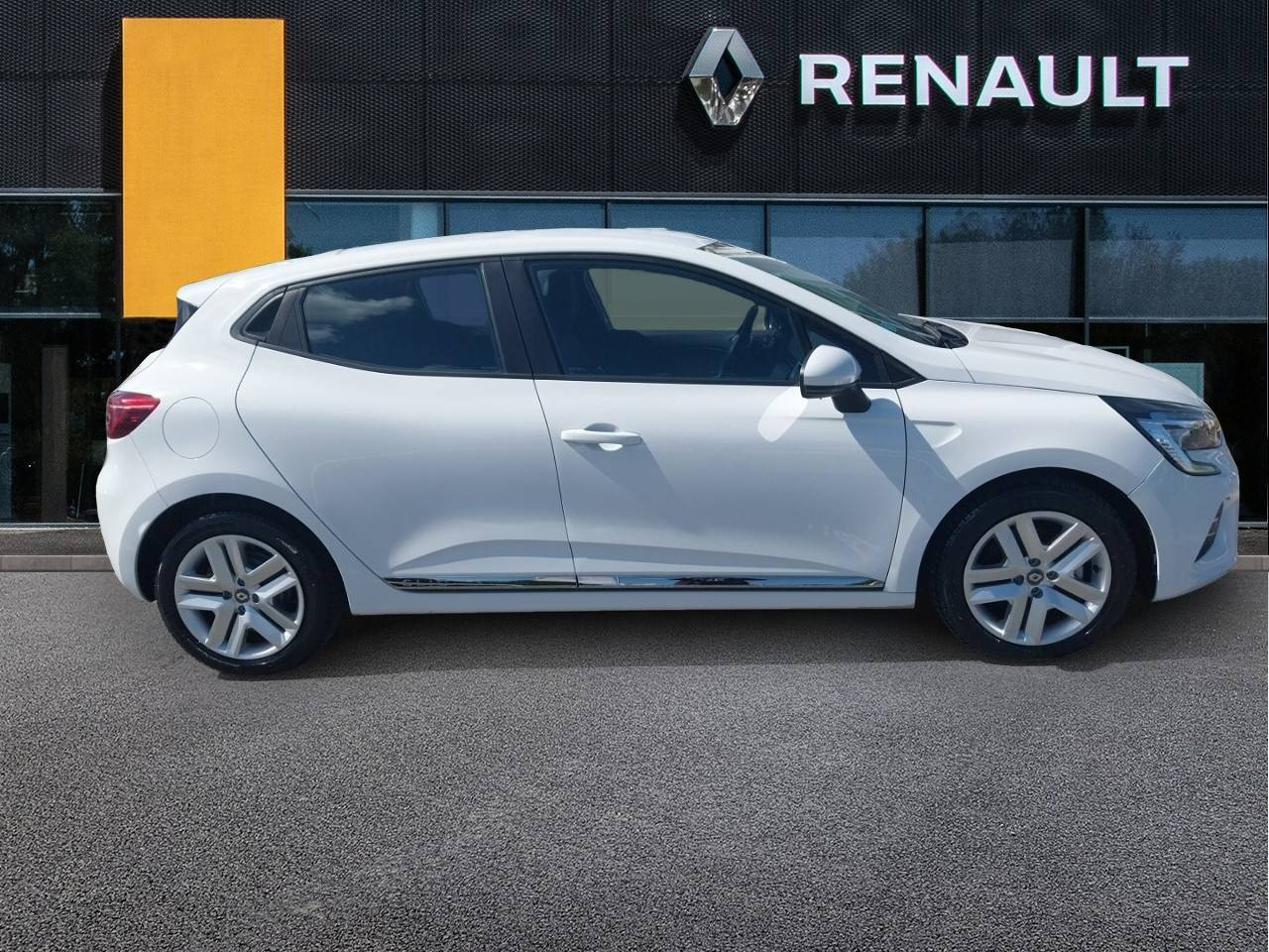 Vente en ligne Renault Clio 5 Clio E-Tech 140 - 21N au prix de 15 990 €