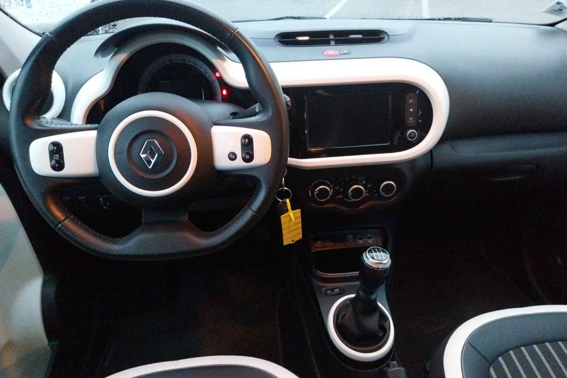 Vente en ligne Renault Twingo 3  TCe 95 au prix de 11 300 €