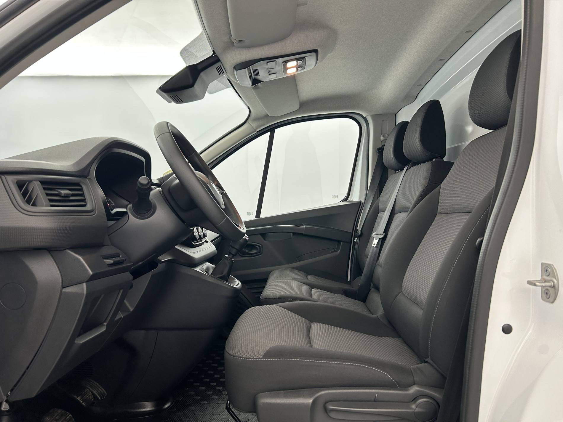 Vente en ligne Renault Trafic 3 Fourgon TRAFIC FGN L2H1 3000 KG BLUE DCI 130 au prix de 23 700 €