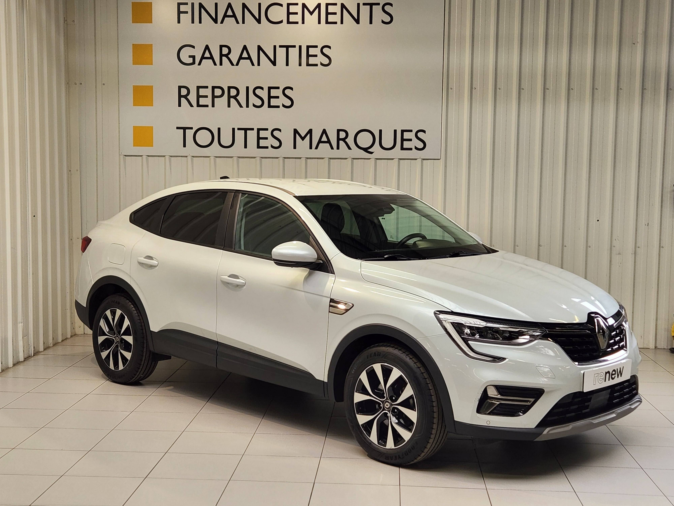 Vente en ligne Renault Arkana  E-Tech hybride 145 - 22 au prix de 15 999 €