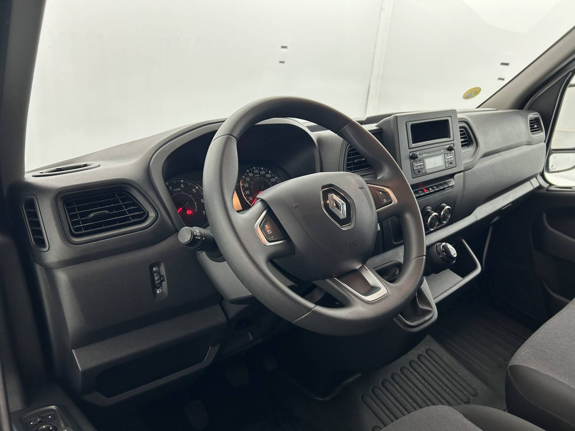 Vente en ligne Renault Master Fourgon MASTER FGN TRAC F3300 L2H2 BLUE DCI 135 au prix de 23 990 €