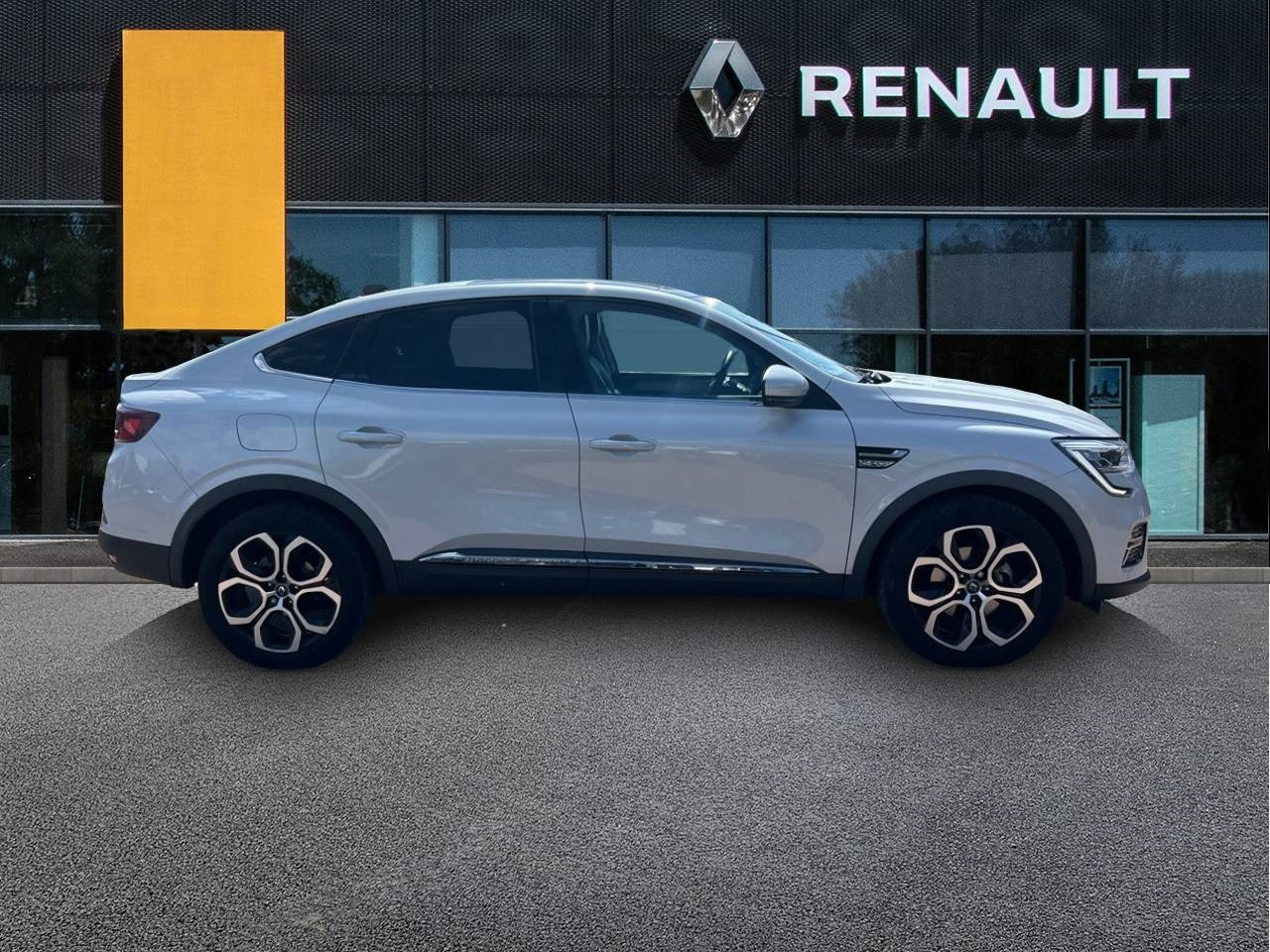 Vente en ligne Renault Arkana  E-Tech hybride 145 - 22 au prix de 18 990 €