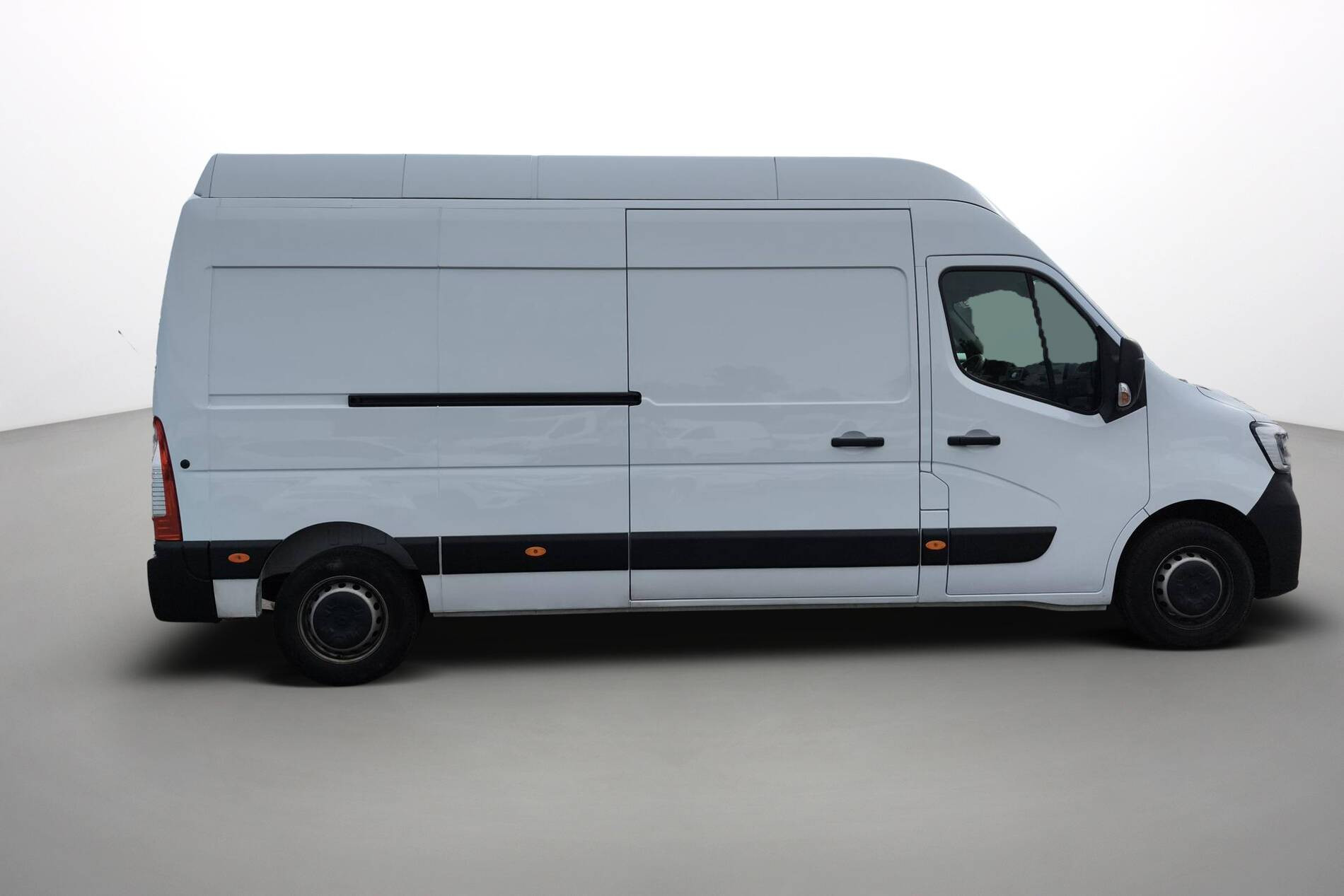 Vente en ligne Renault Master Fourgon MASTER FGN TRAC F3500 L3H3 BLUE DCI 135 au prix de 29 790 €