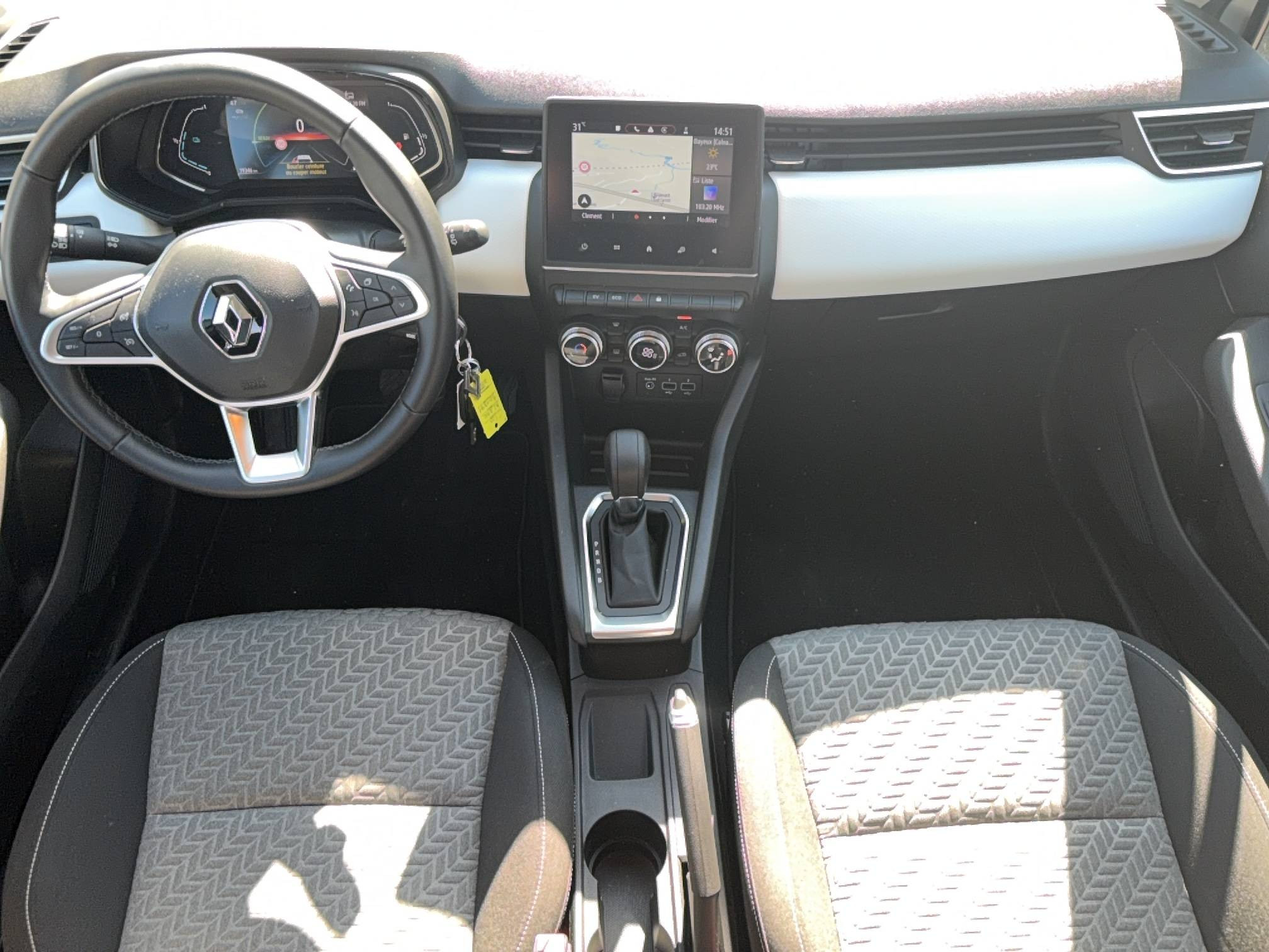 Vente en ligne Renault Clio 5 Clio E-Tech full hybrid 145 au prix de 17 590 €