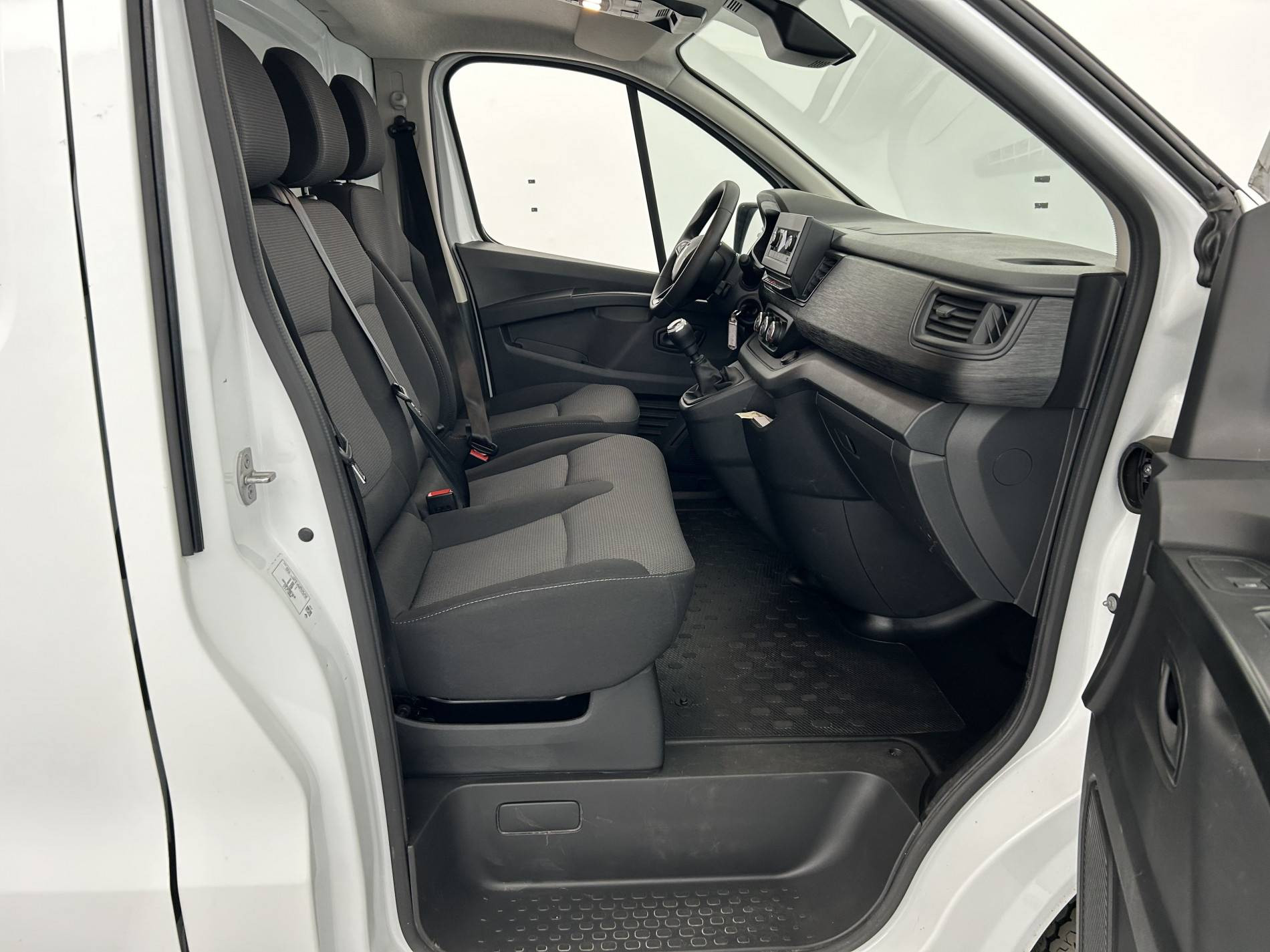 Vente en ligne Renault Trafic 3 Fourgon TRAFIC FGN L1H1 3000 KG BLUE DCI 130 au prix de 18 790 €