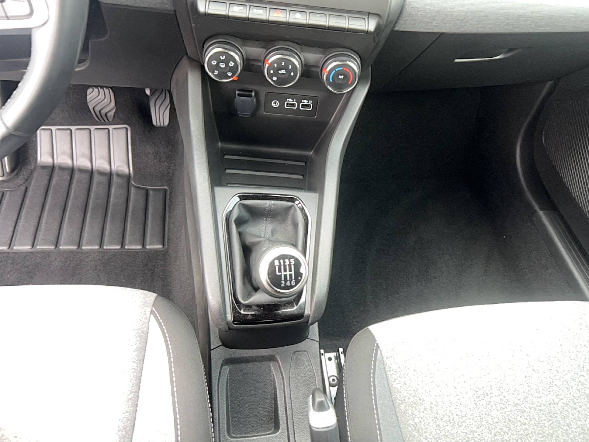 Vente en ligne Renault Clio 5 Clio TCe 90 au prix de 15 990 €