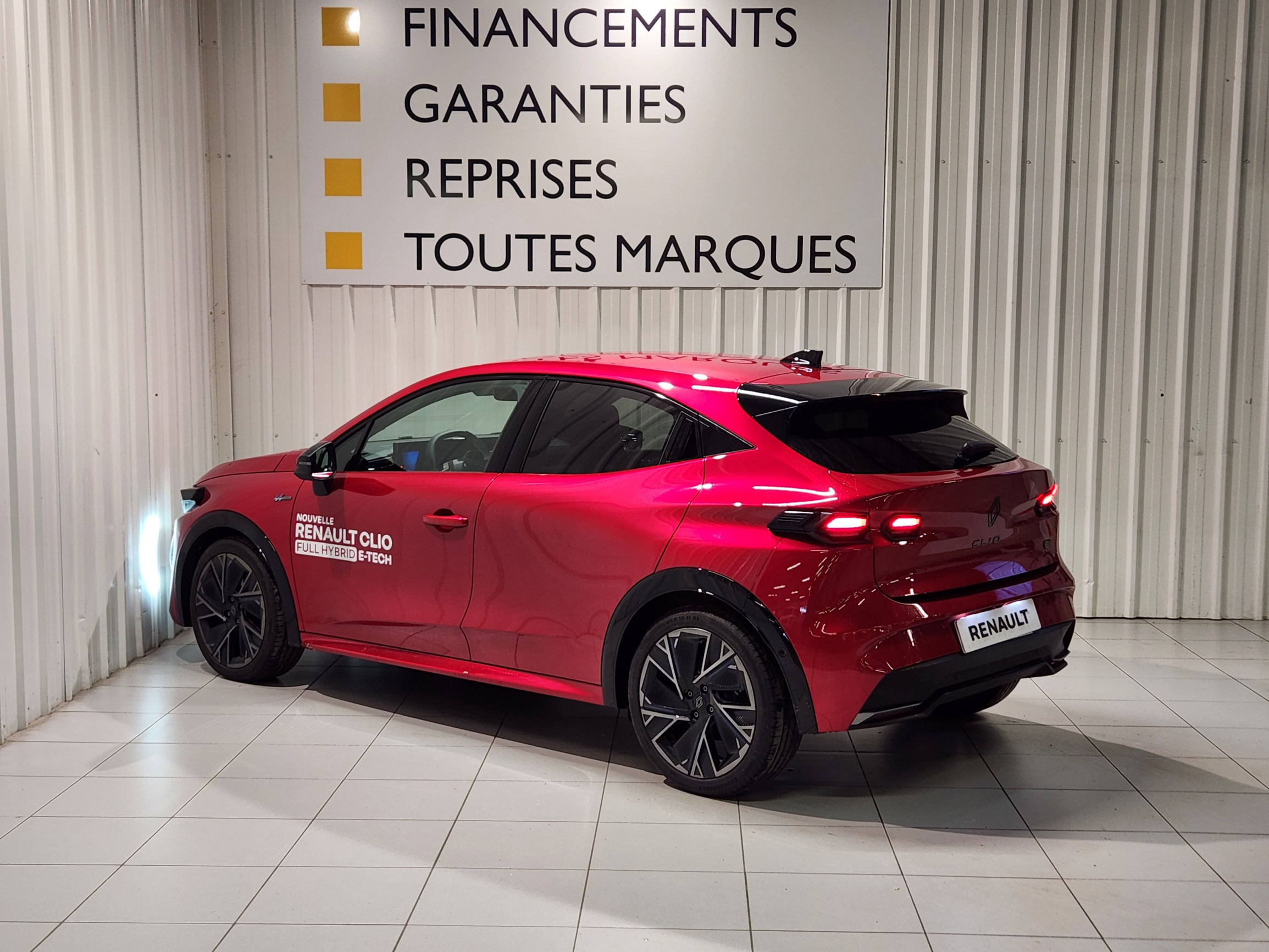 Vente en ligne Renault Clio 6 Clio E-Tech full hybrid 160 ch au prix de 27 690 €