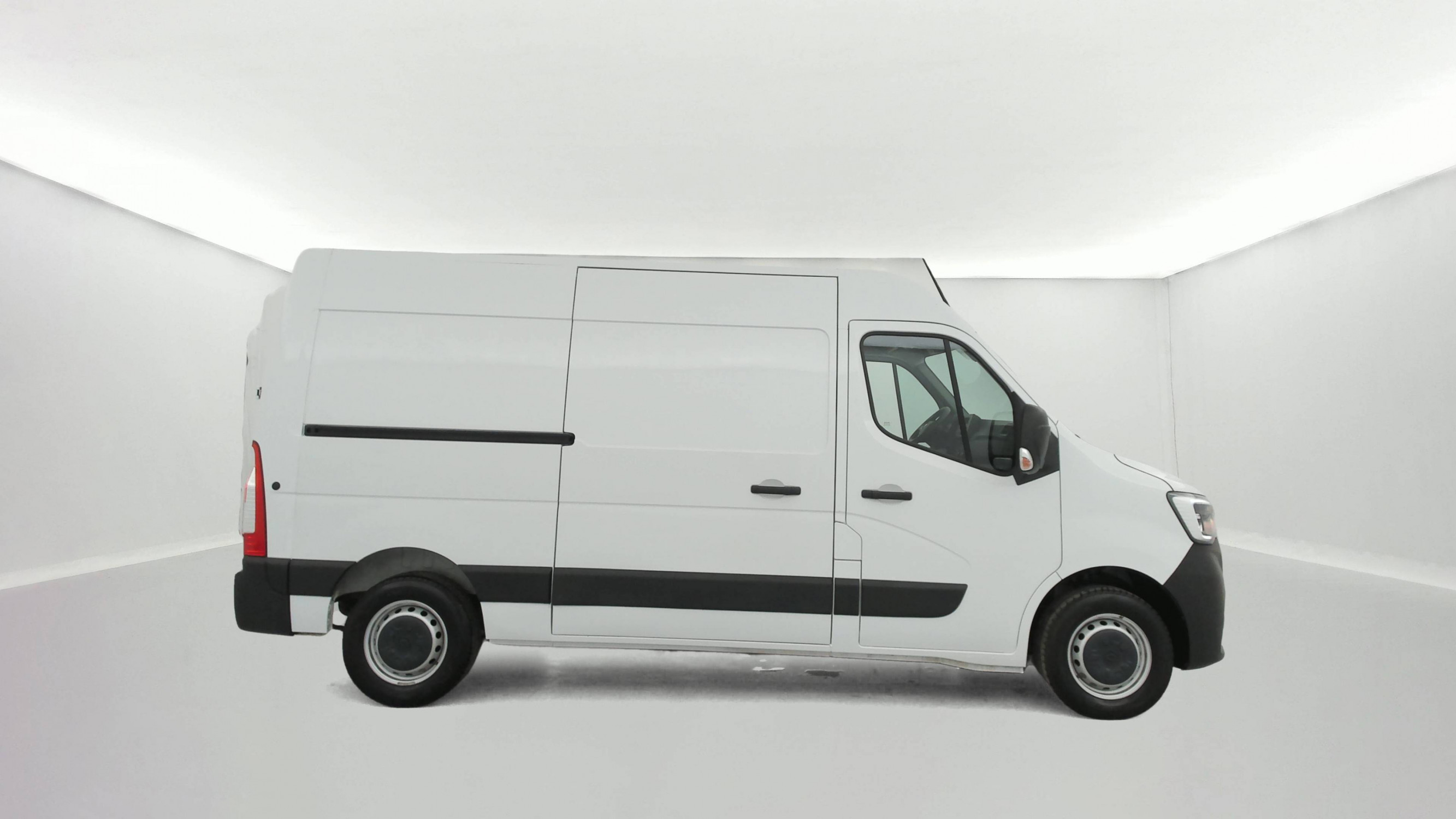 Vente en ligne Renault Master Fourgon MASTER FGN TRAC F3500 L2H2 BLUE DCI 135 au prix de 26 490 €