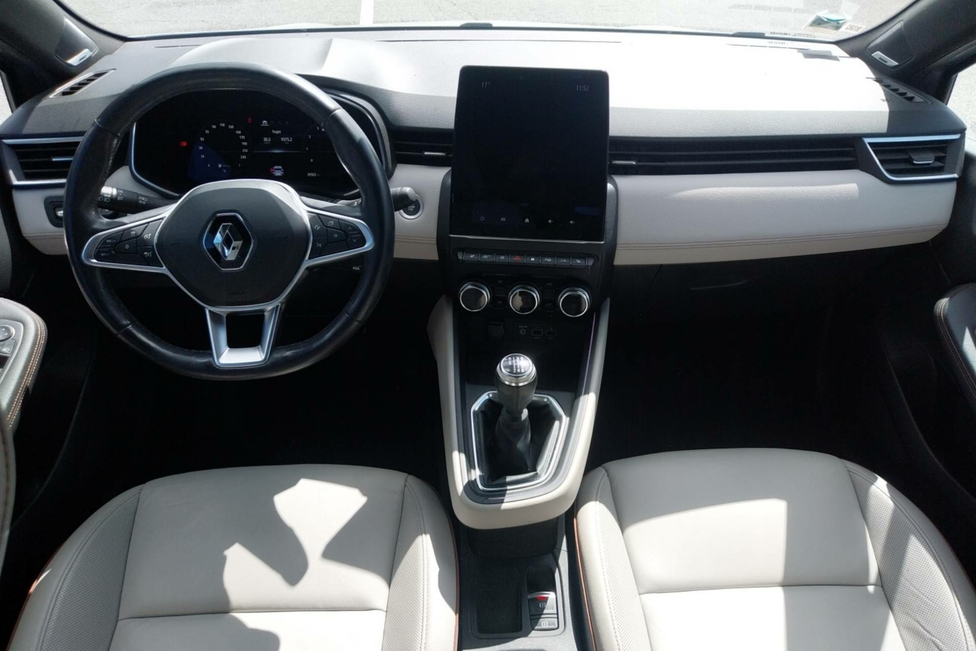 Vente en ligne Renault Clio 5 Clio TCe 140 - 21N au prix de 17 990 €