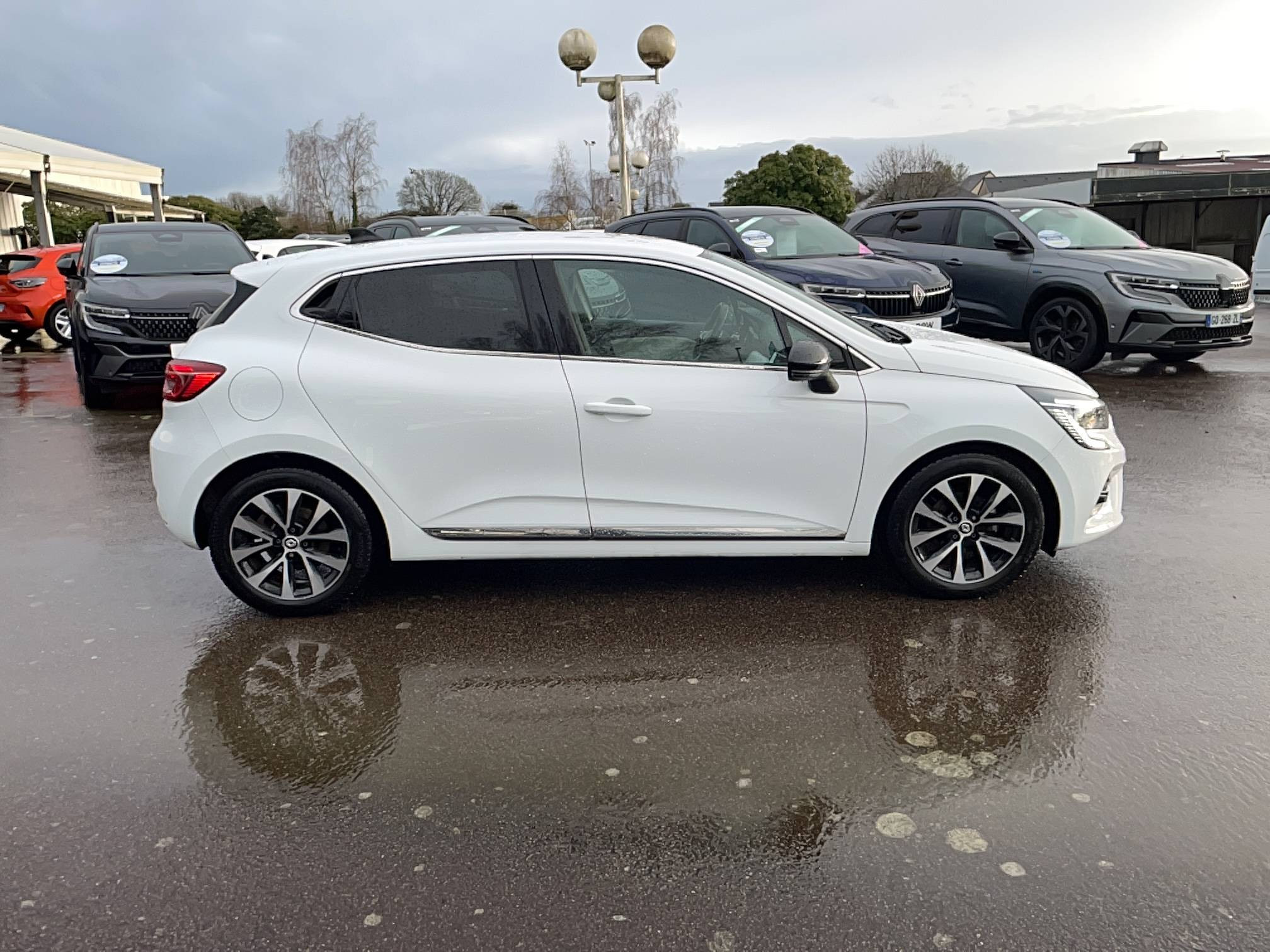 Vente en ligne Renault Clio 5 Clio TCe 90 au prix de 13 990 €