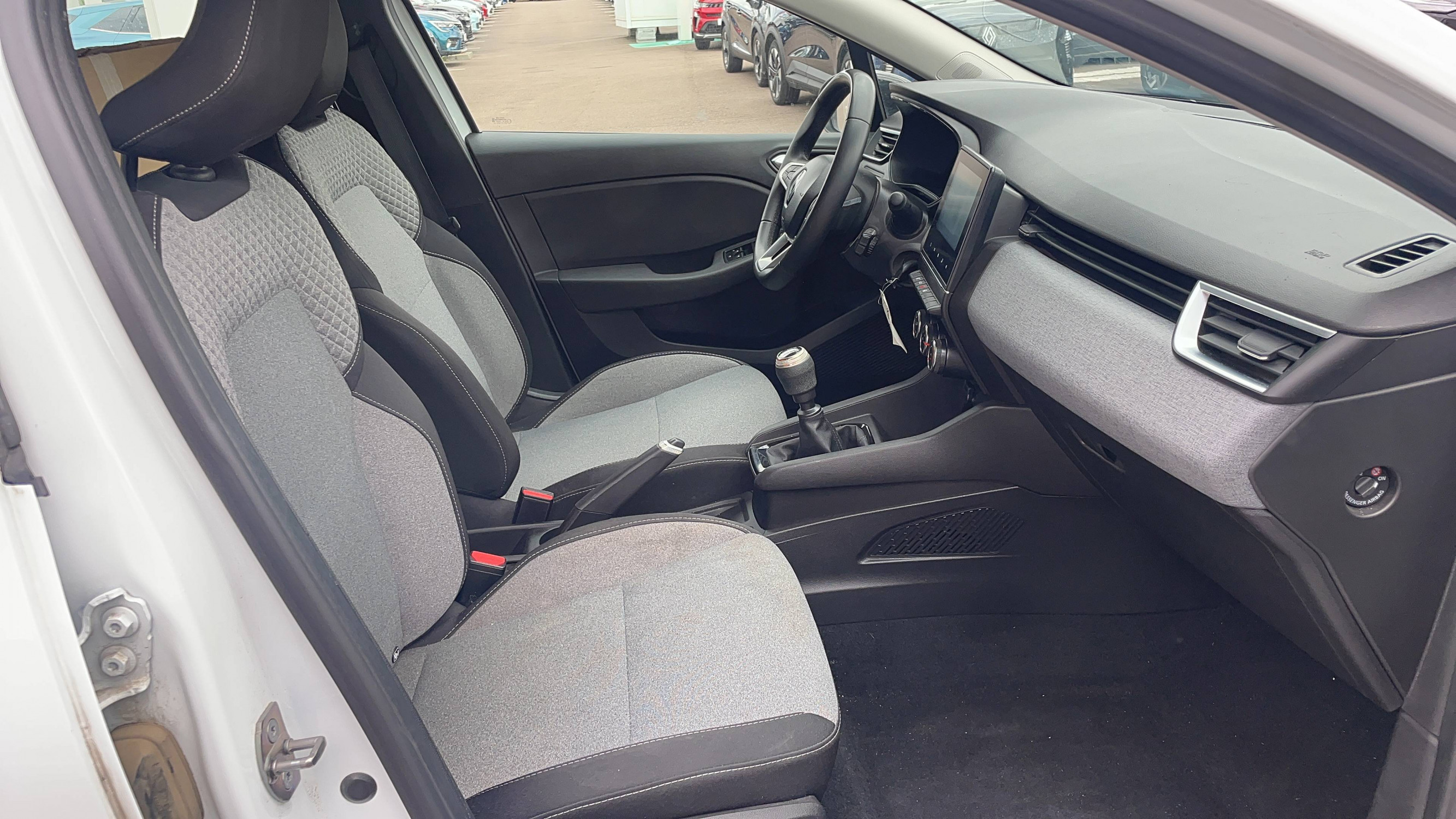 Vente en ligne Renault Clio 5 CLIO SOCIETE BLUE DCI 100 au prix de 1 €