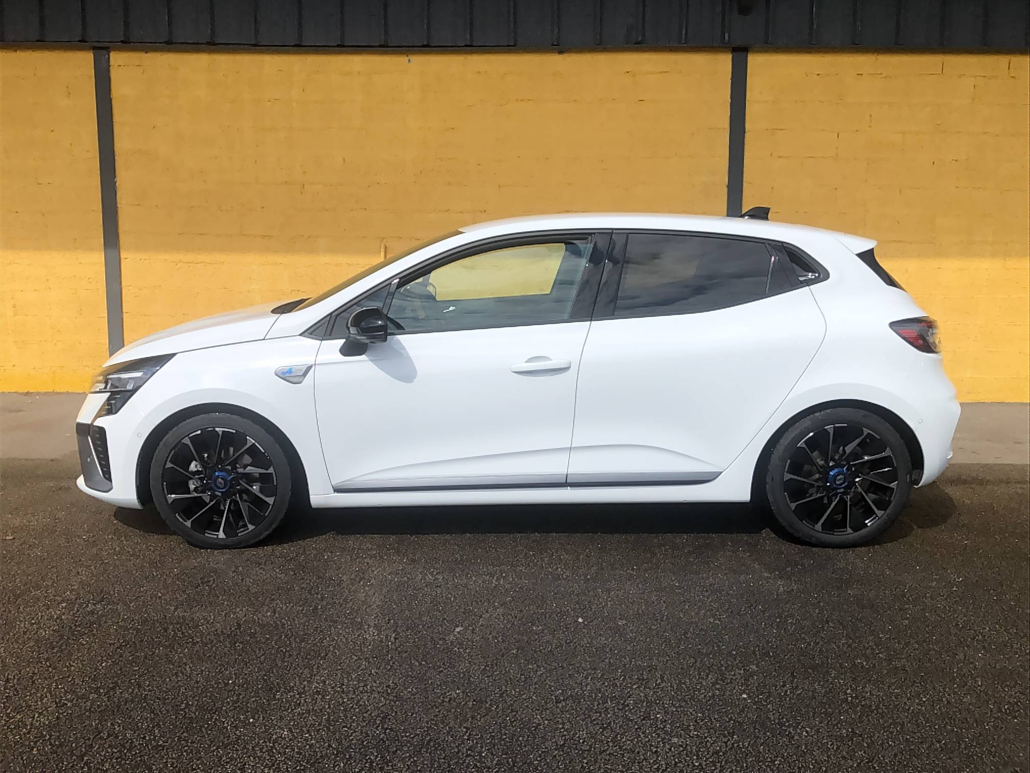 Vente en ligne Renault Clio 5 Clio E-Tech full hybrid 145 au prix de 20 890 €
