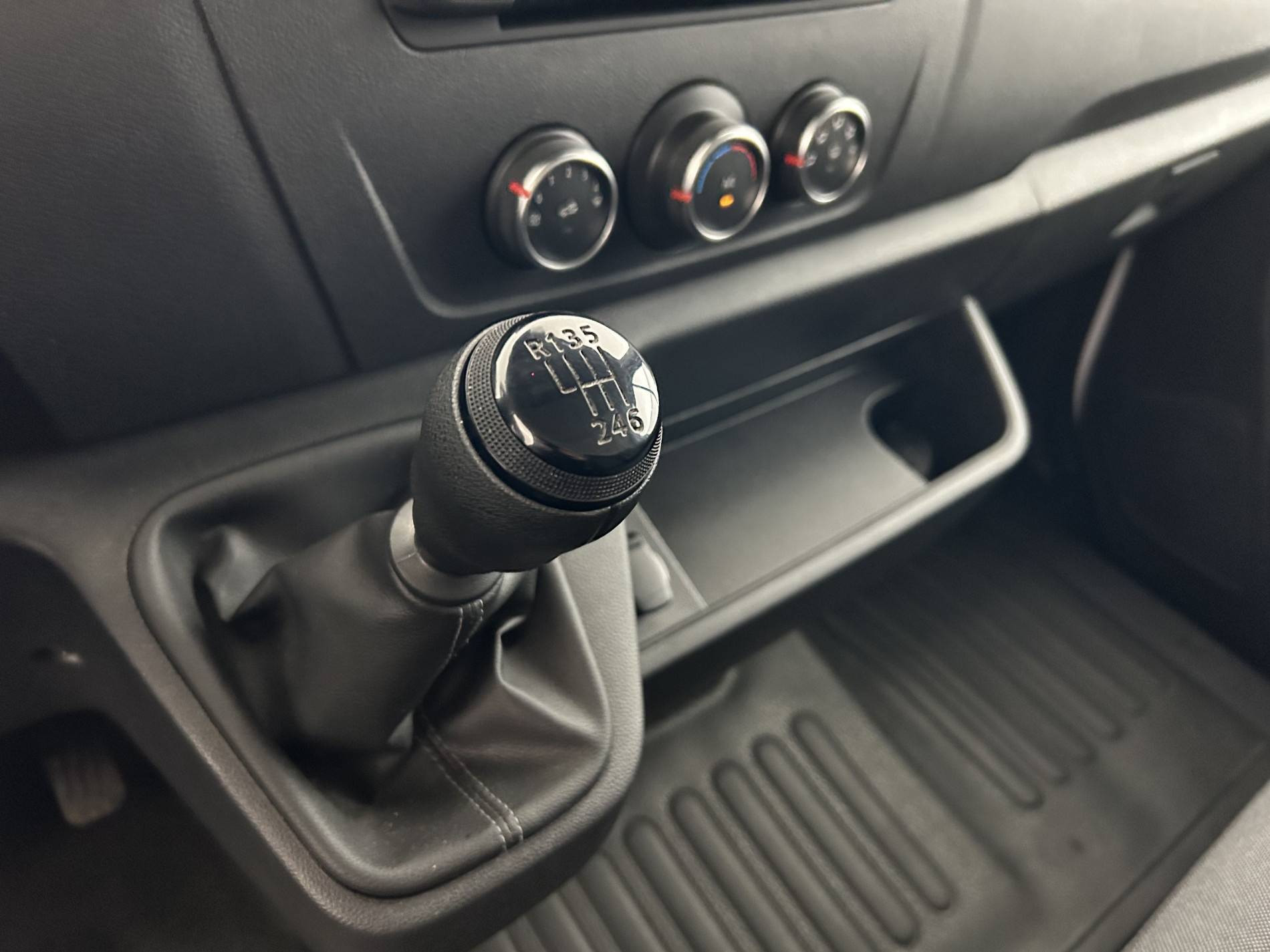 Vente en ligne Renault Master Fourgon MASTER FGN TRAC F3500 L3H3 BLUE DCI 135 au prix de 26 490 €