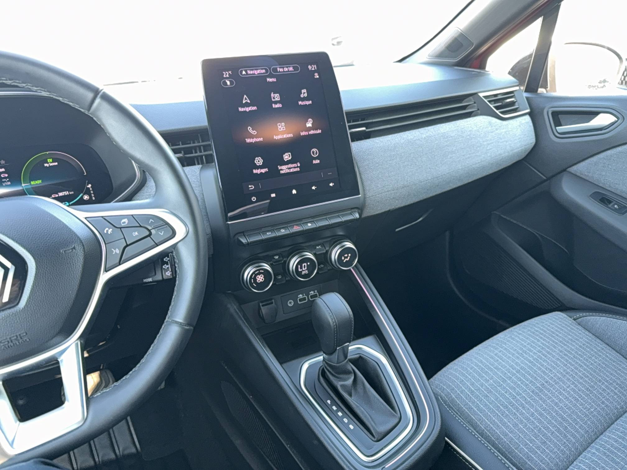 Vente en ligne Renault Clio 5 Clio E-Tech full hybrid 145 au prix de 17 990 €