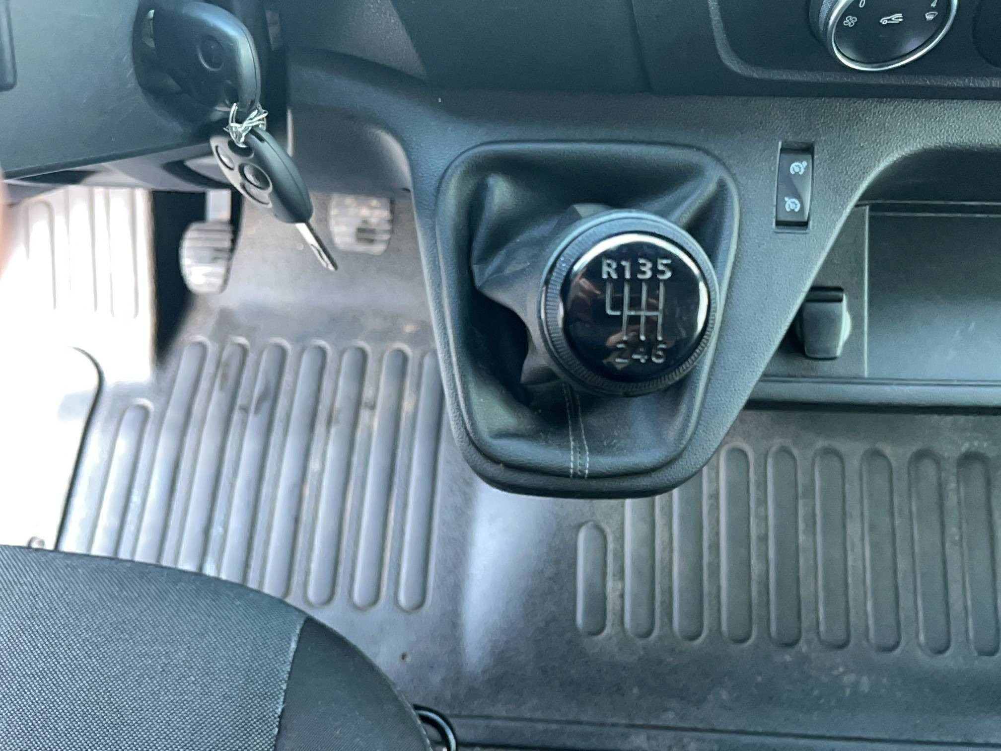 Vente en ligne Renault Master Fourgon MASTER FGN TRAC F3500 L2H2 BLUE DCI 135 au prix de 22 990 €